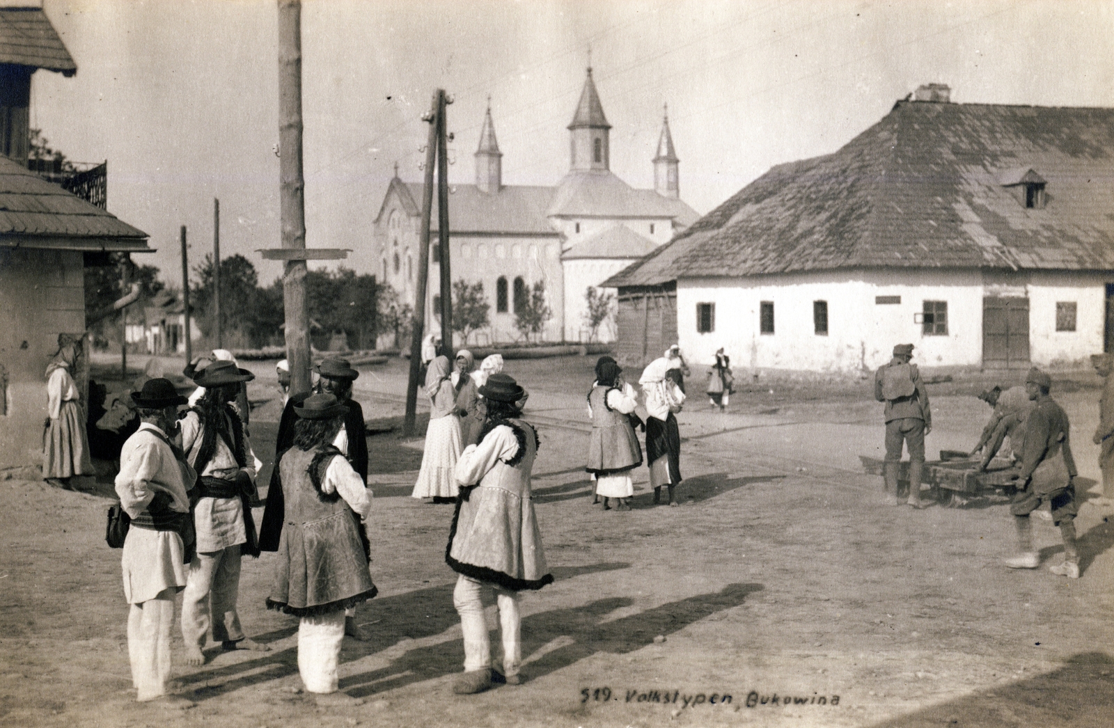 Ukraine, Berehomet, Szent Mihály-templom., 1915, Visnyovszky Éva, First World War, folk costume, Fortepan #116278