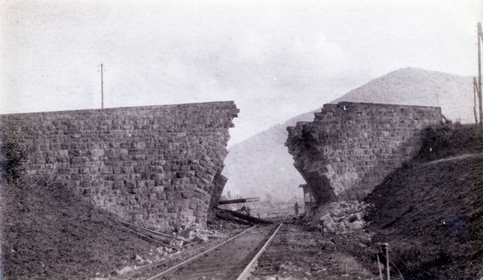 1915, Visnyovszky Éva, First World War, railway, bridge, wrecked bridge, explosion, railroad crossing, Fortepan #116281