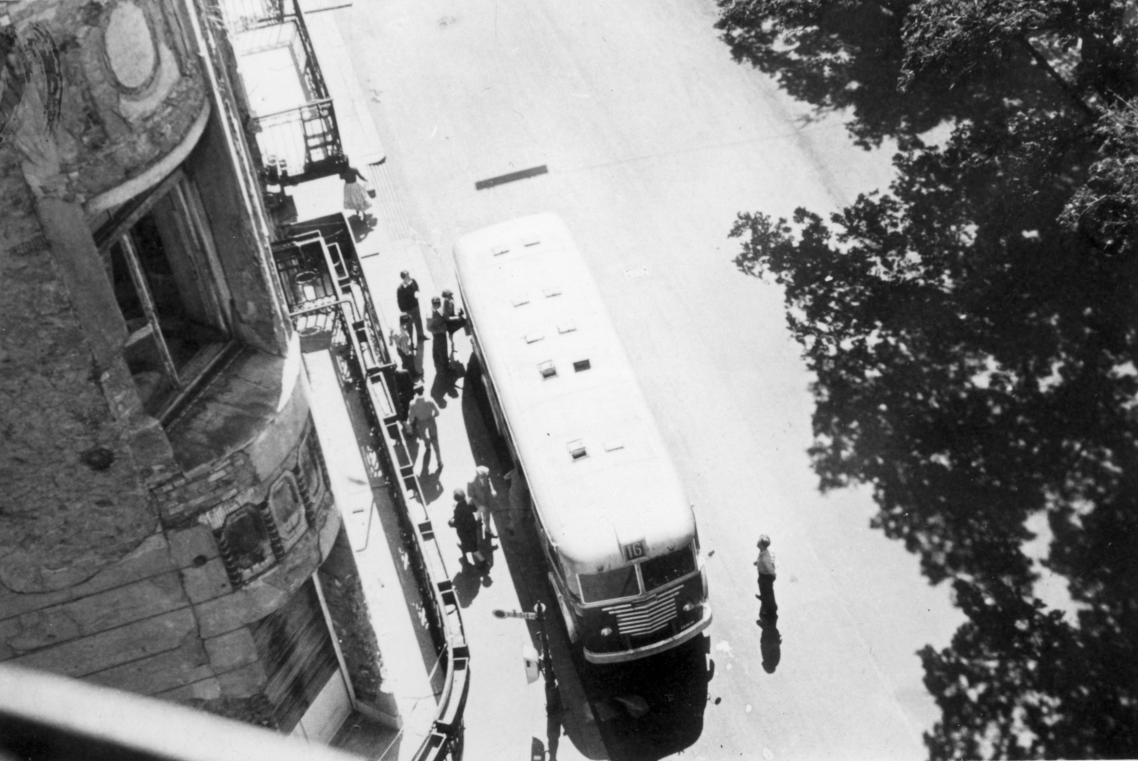 Hungary, Budapest V., József nádor tér, buszvégállomás az Erzsébet (Engels) téri átjárónál., 1966, Pákh Jenő, bus, Ikarus-brand, Budapest, Fortepan #116303