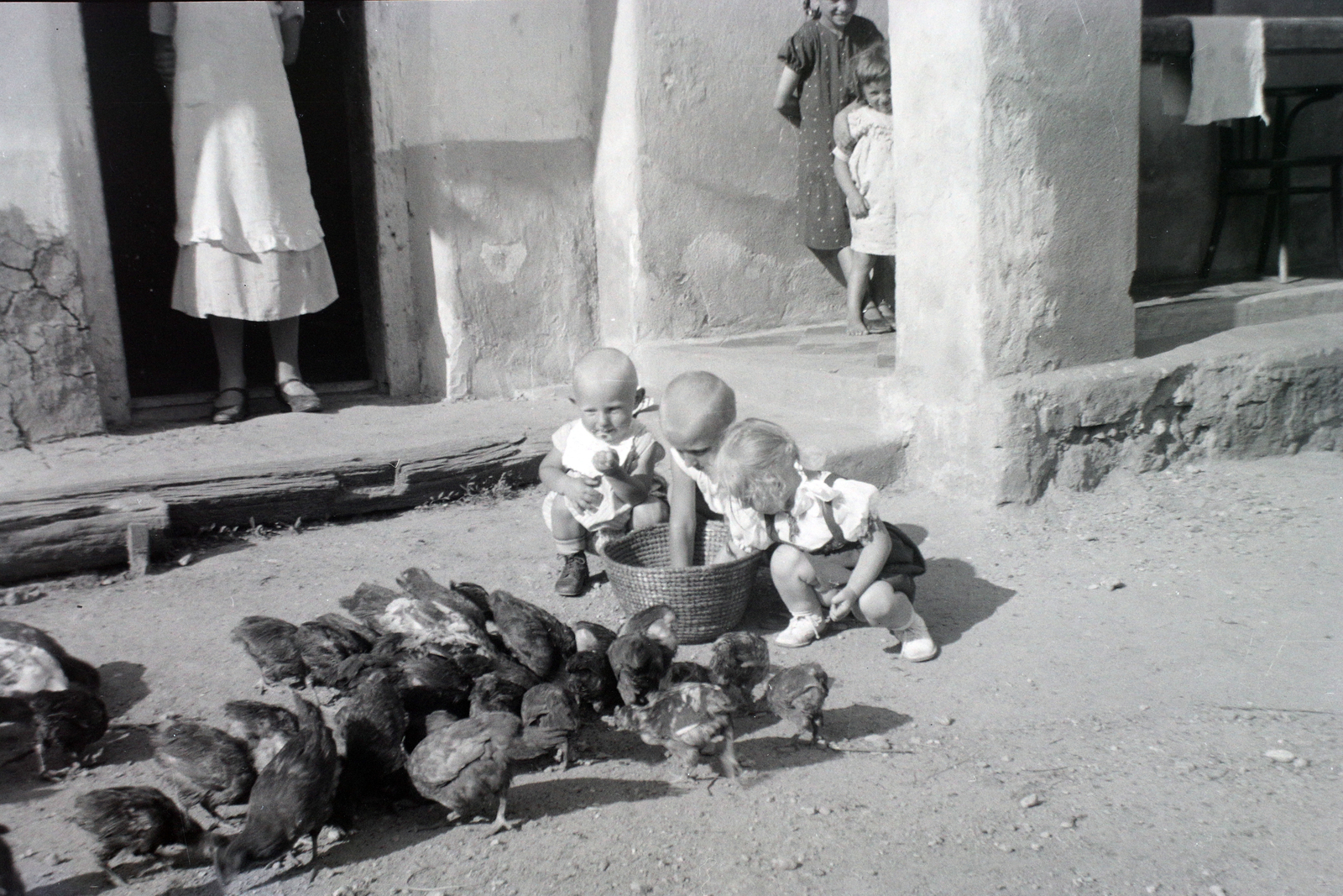 1934, Fortepan/Album009, peeking, Fortepan #116434