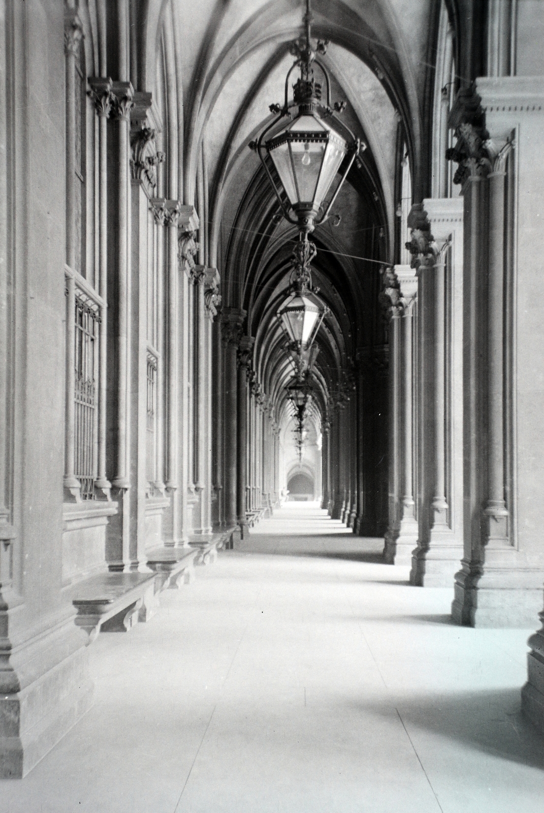 Austria, Vienna, a Városháza árkádja., 1936, Fortepan/Album009, arch, archway, pointed arch, Fortepan #116442