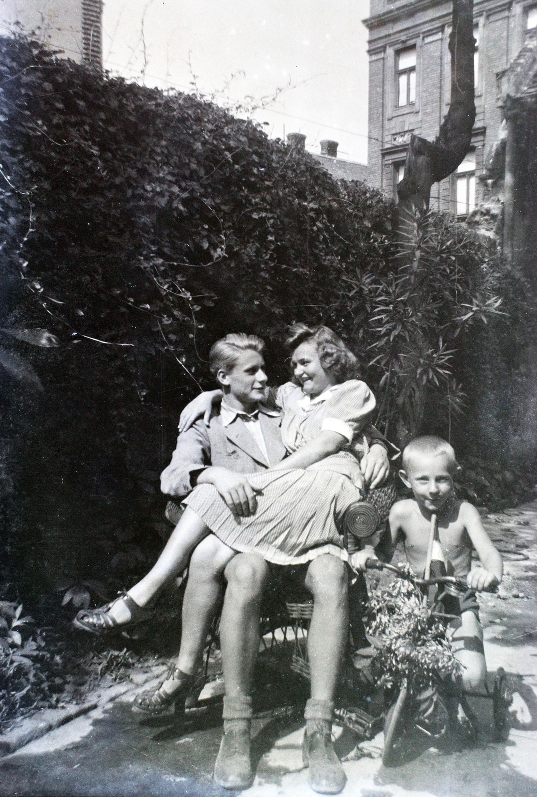 1936, Fortepan/Album009, wicker chair, sitting on lap, Fortepan #116460