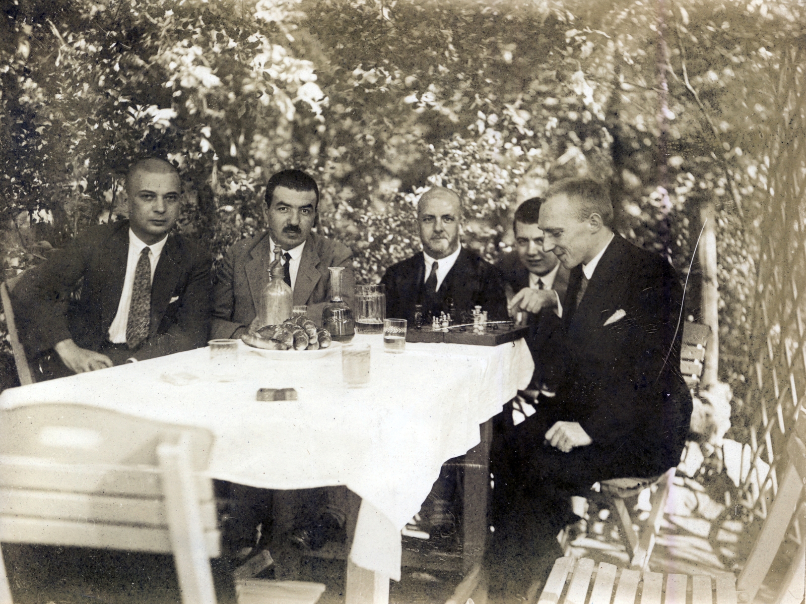 1930, Fortepan/Album009, tableau, men, glass, tablecloth, jar, garden furniture, soda water bottle, wine-tasting glass, decanter, chess table, Fortepan #116498