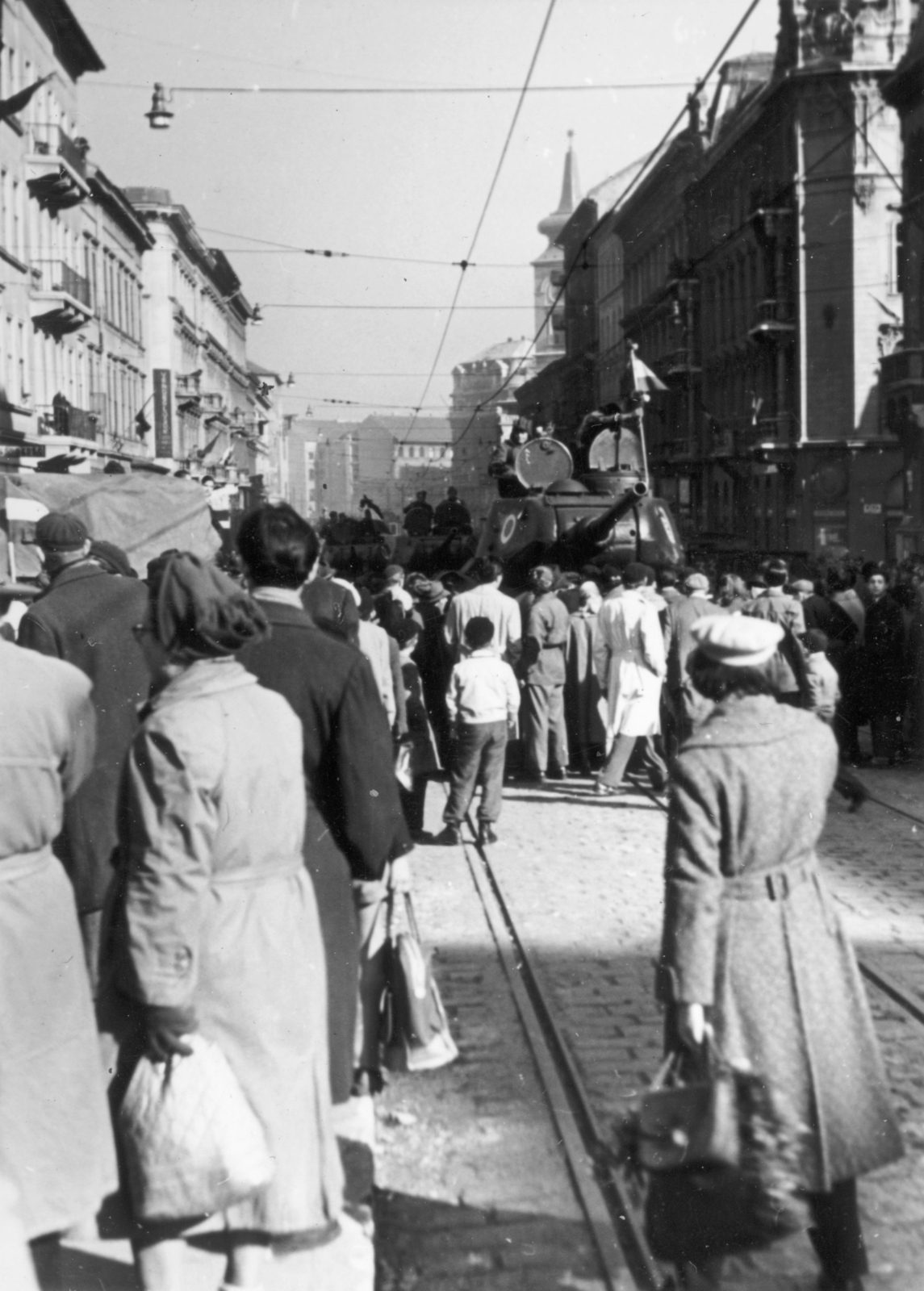 Hungary, Budapest V.,Budapest IX., Vámház (Tolbuhin) körút a Központi Vásárcsarnoktól a Kálvin tér felé nézve., 1956, Vojnich Pál, revolution, Budapest, Fortepan #116604