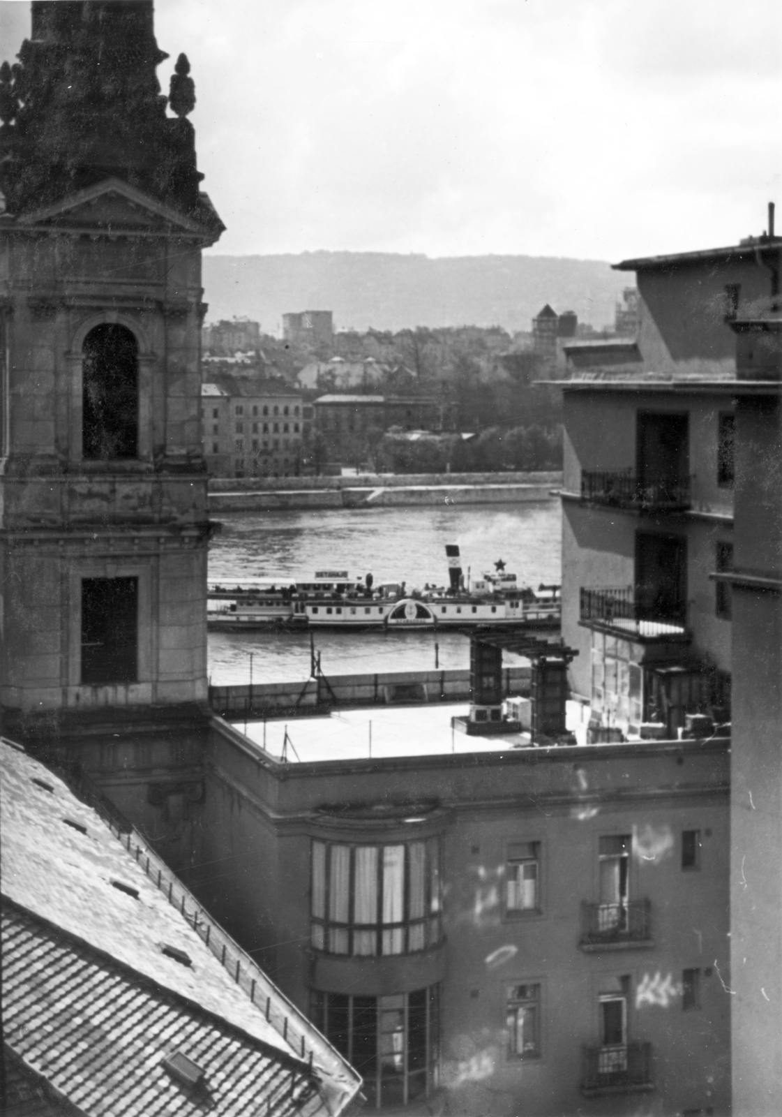 Hungary, Budapest V., Galamb utca 5., kilátás Buda felé az ortodox székesegyház mellett., 1956, Vojnich Pál, steamboat, Budapest, Fortepan #116622