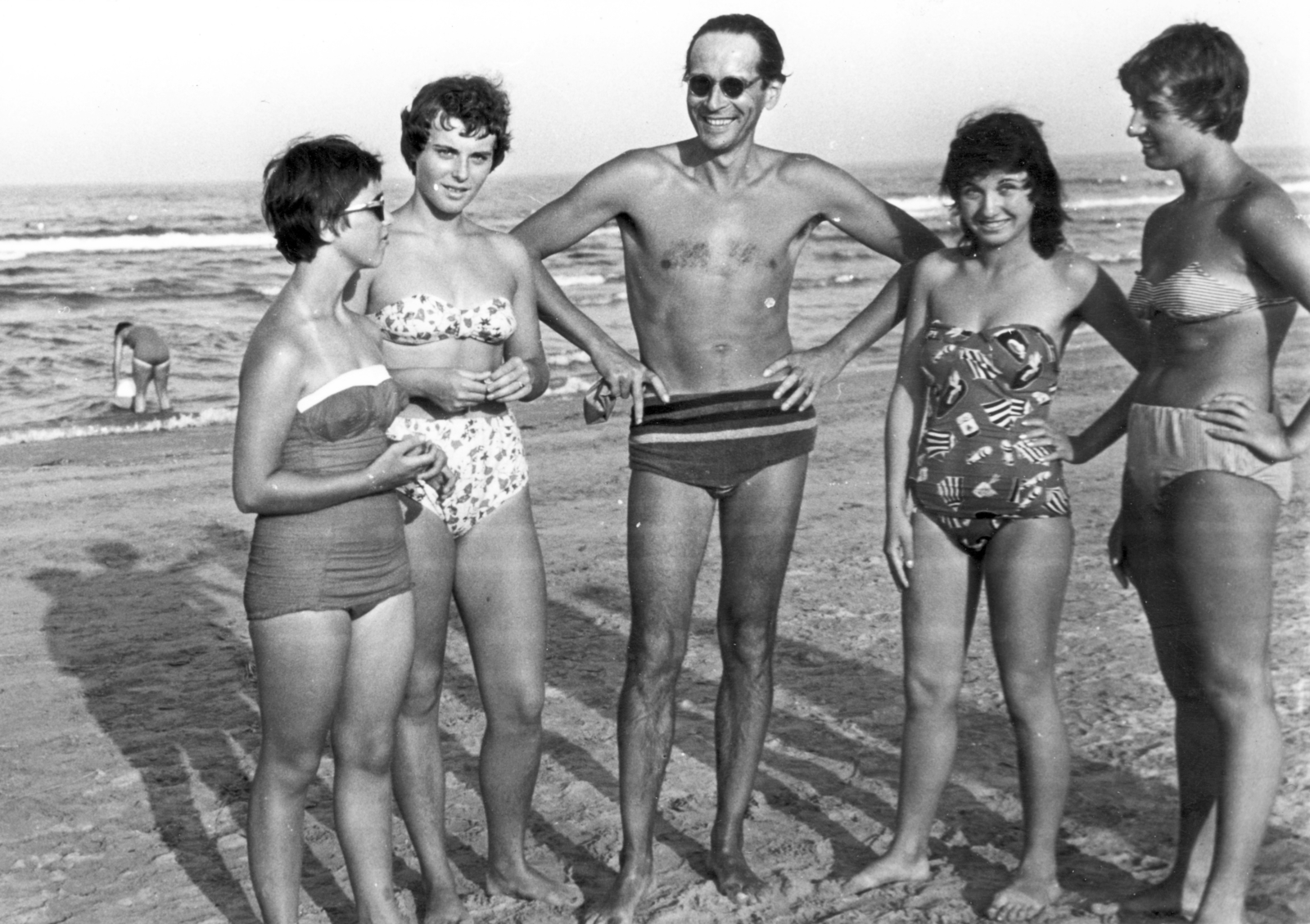 Romania, Constanța, Mamaia., 1958, Vojnich Pál, odd one out, bathing suit, tableau, Fortepan #116639