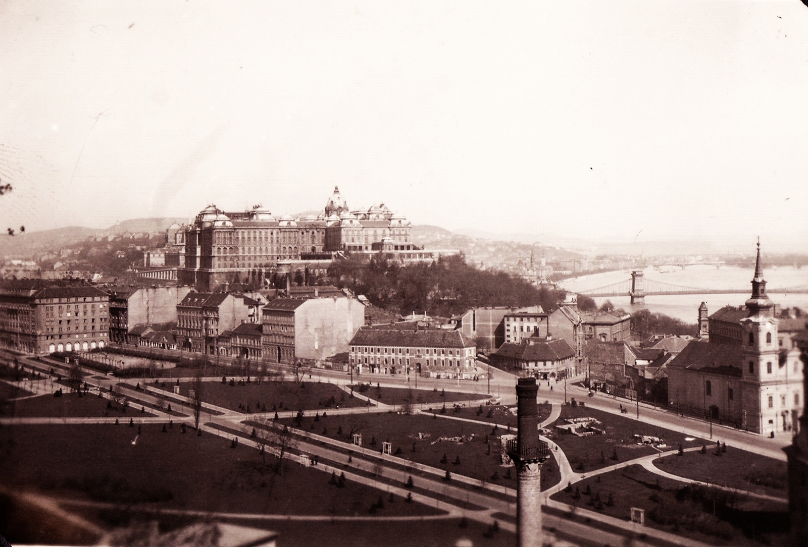 Hungary, Budapest I., kilátás a Gellérthegyről a parkosított Tabán és a Királyi Palota (később Budavári Palota) felé., 1941, Fortepan, church, cityscape, chimney, Budapest, Fortepan #116726