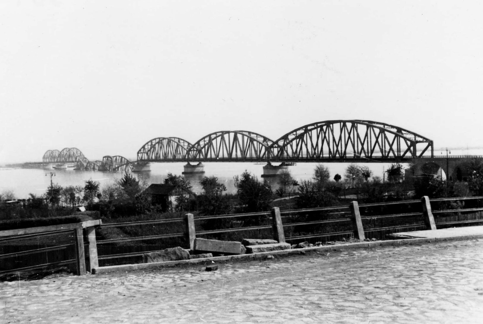 Serbia, Belgrade, a lerombolt Pancsova (Pančevo) híd., 1941, Fortepan, bridge, war damage, Fortepan #116727