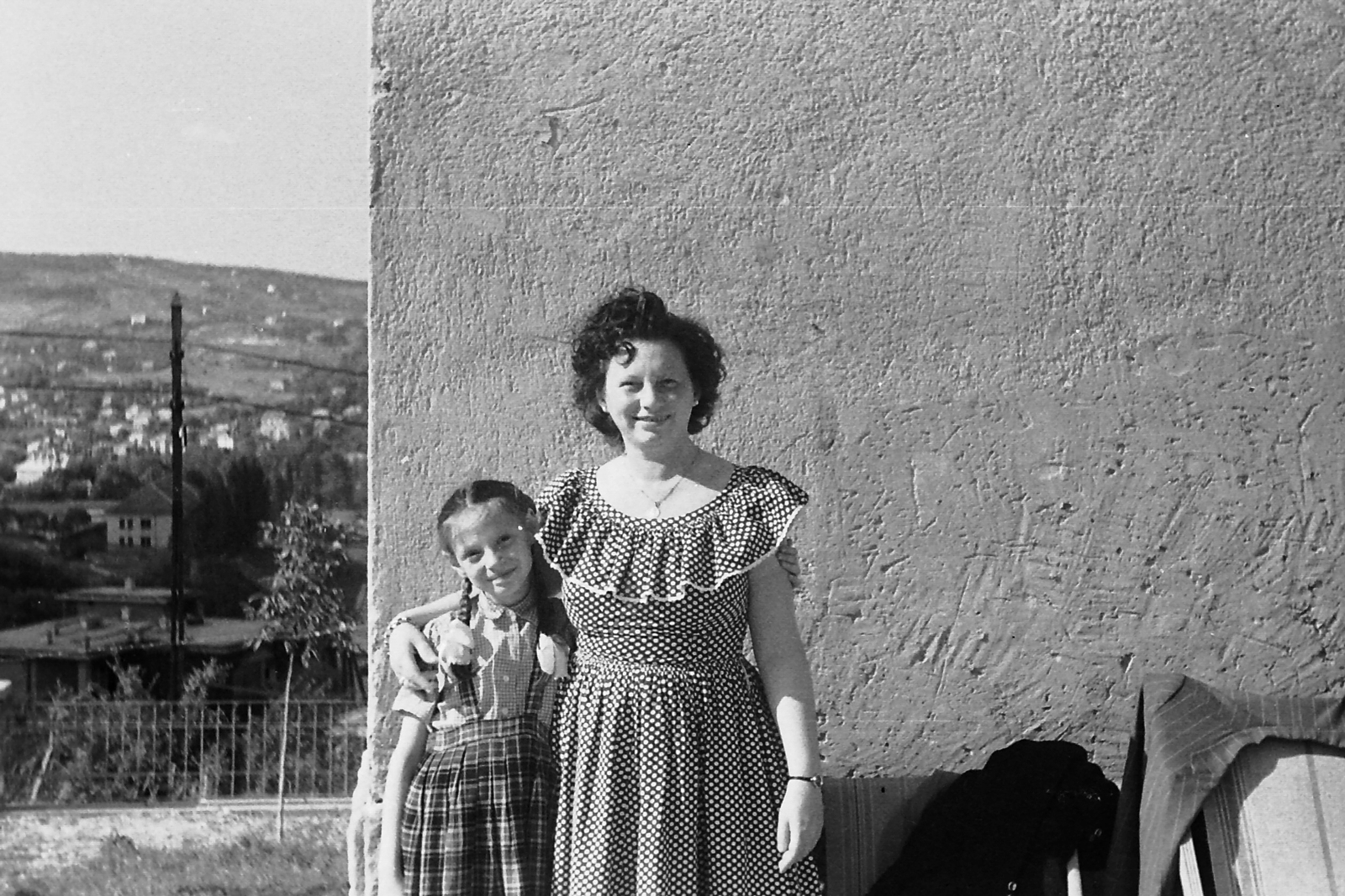 1951, Jászai Sándor, arms around shoulders, girl, wrist watch, dotted dress, mother, tress, Fortepan #116750