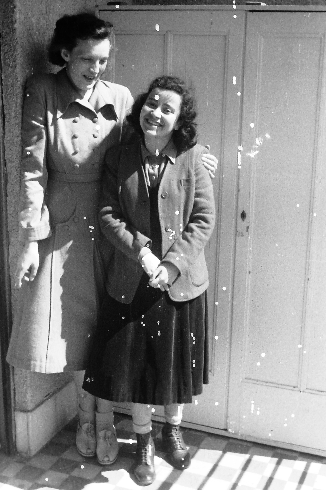 1952, Jászai Sándor, smile, women, Fortepan #116761