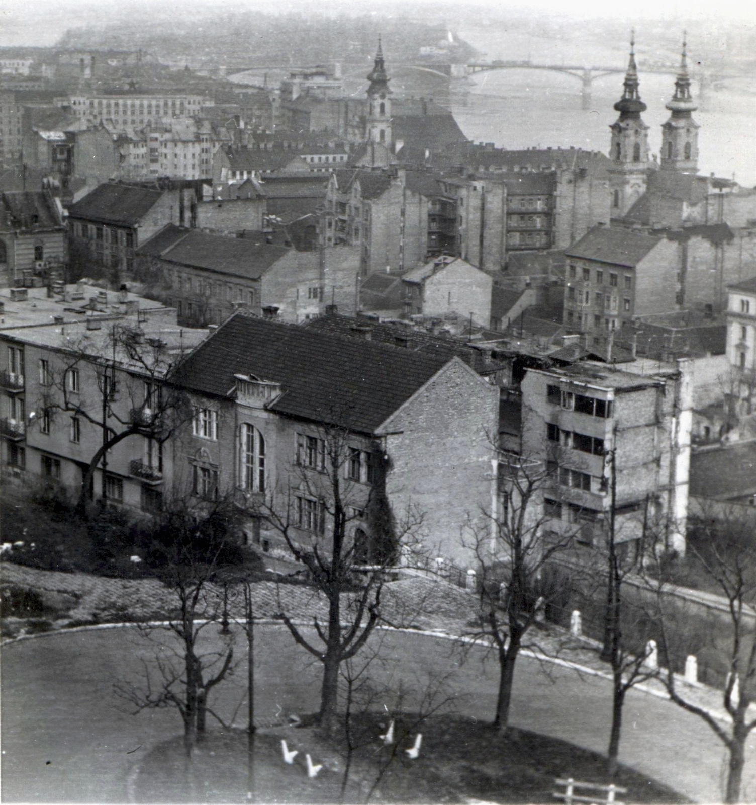 Hungary, Budapest I., kilátás a Halászbástyáról a Víziváros felé. Előtérben a Hunyadi János úti hajtűkanyar, jobbra a Batthyány téren a Szent Anna-templom., 1950, Horváth Márton, Budapest, picture, bird's eye view, steeple, Fortepan #116779