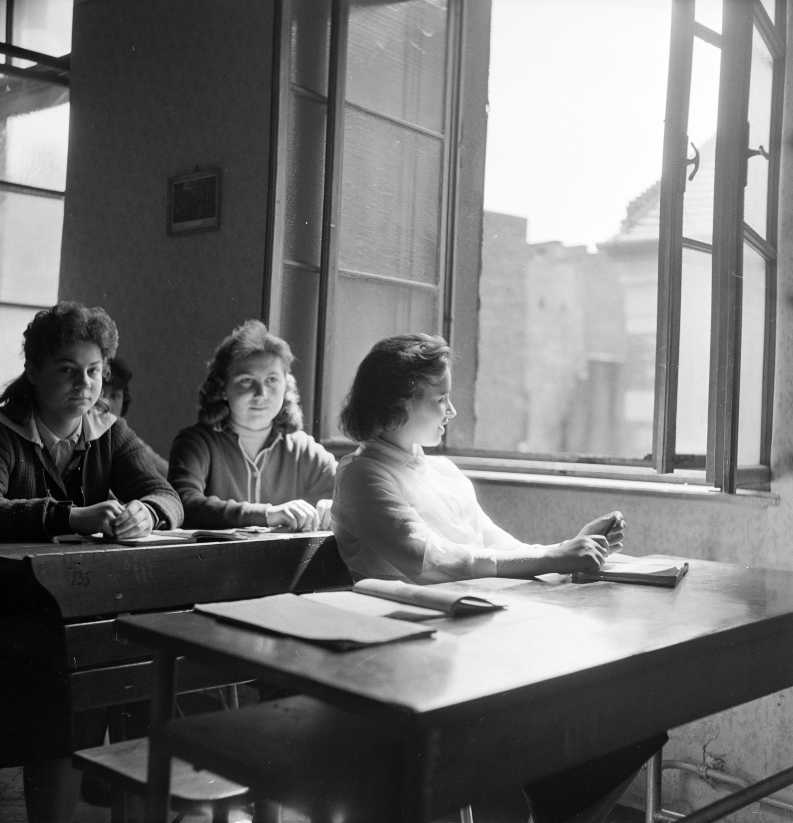 1958, FSZEK Budapest Gyűjtemény / Sándor György, Sándor György, classroom, tableau, girl, Fortepan #116810