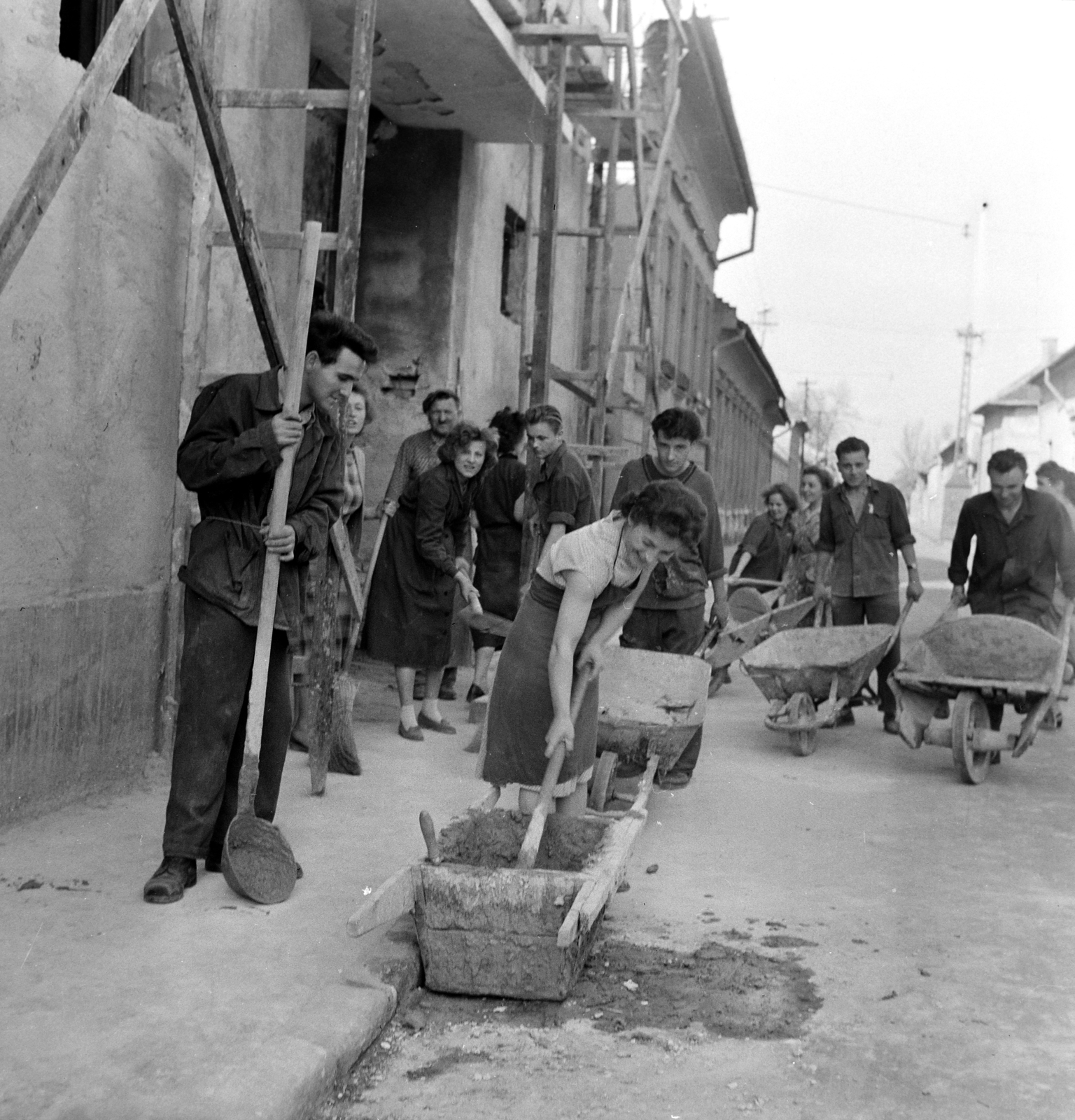 Hungary, Budapest IV., Attila utca 32., a Duna Kultúrotthon (a Duna Cipőgyár művelődési háza) építkezése., 1959, FSZEK Budapest Gyűjtemény / Sándor György, Sándor György, Budapest, Fortepan #116856