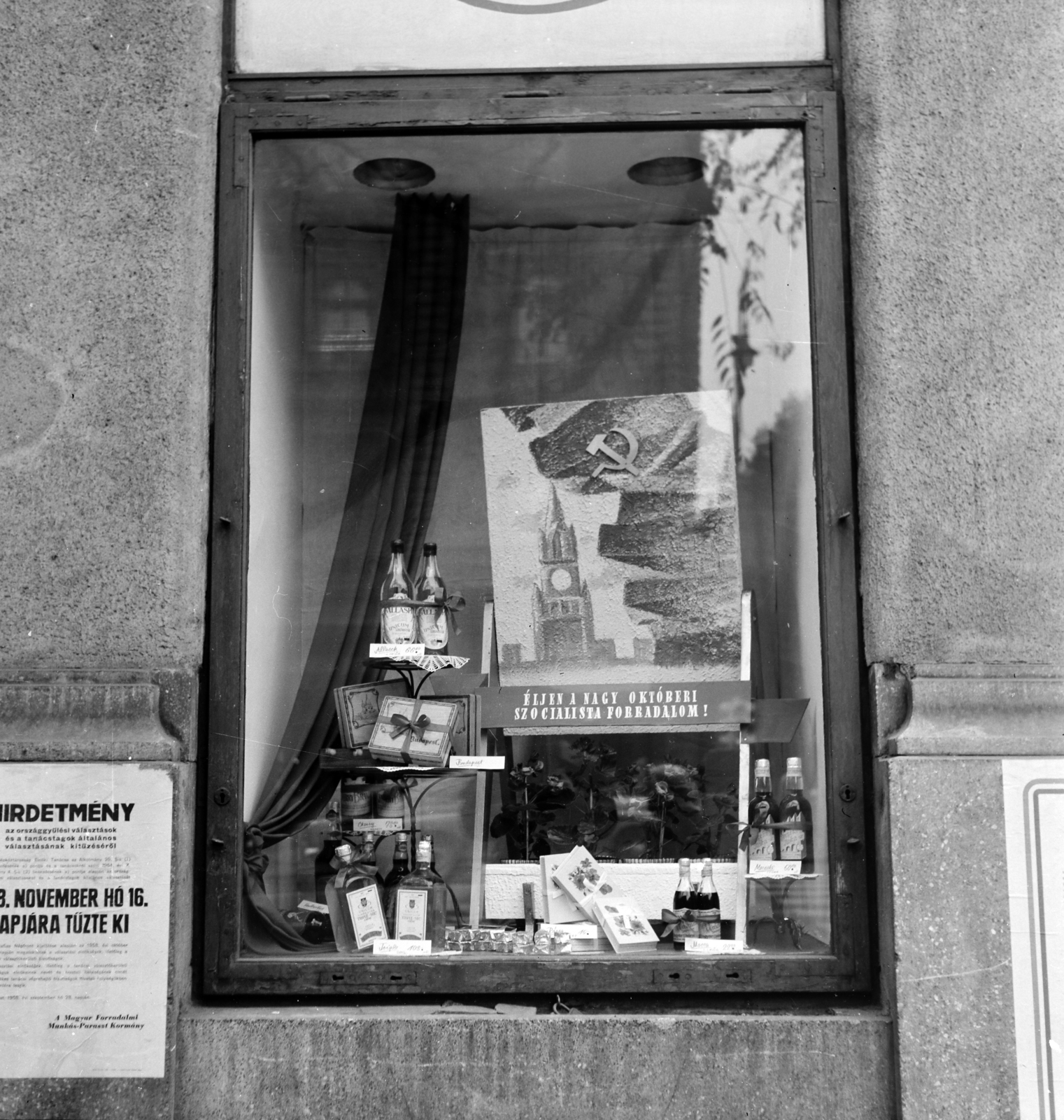 1958, FSZEK Budapest Gyűjtemény / Sándor György, Sándor György, Show window, poster, drink, 7th of November parade, announcement, Fortepan #116906