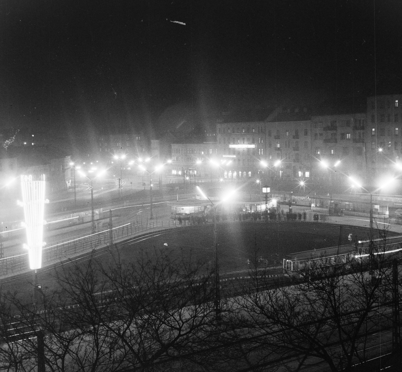 Hungary, Budapest I.,Budapest II., Széll Kálmán (Moszkva) tér a Széna tér felé nézve. Jobbra a Vérmező út házsora., 1958, FSZEK Budapest Gyűjtemény / Sándor György, Sándor György, Budapest, terminus, Fortepan #116916