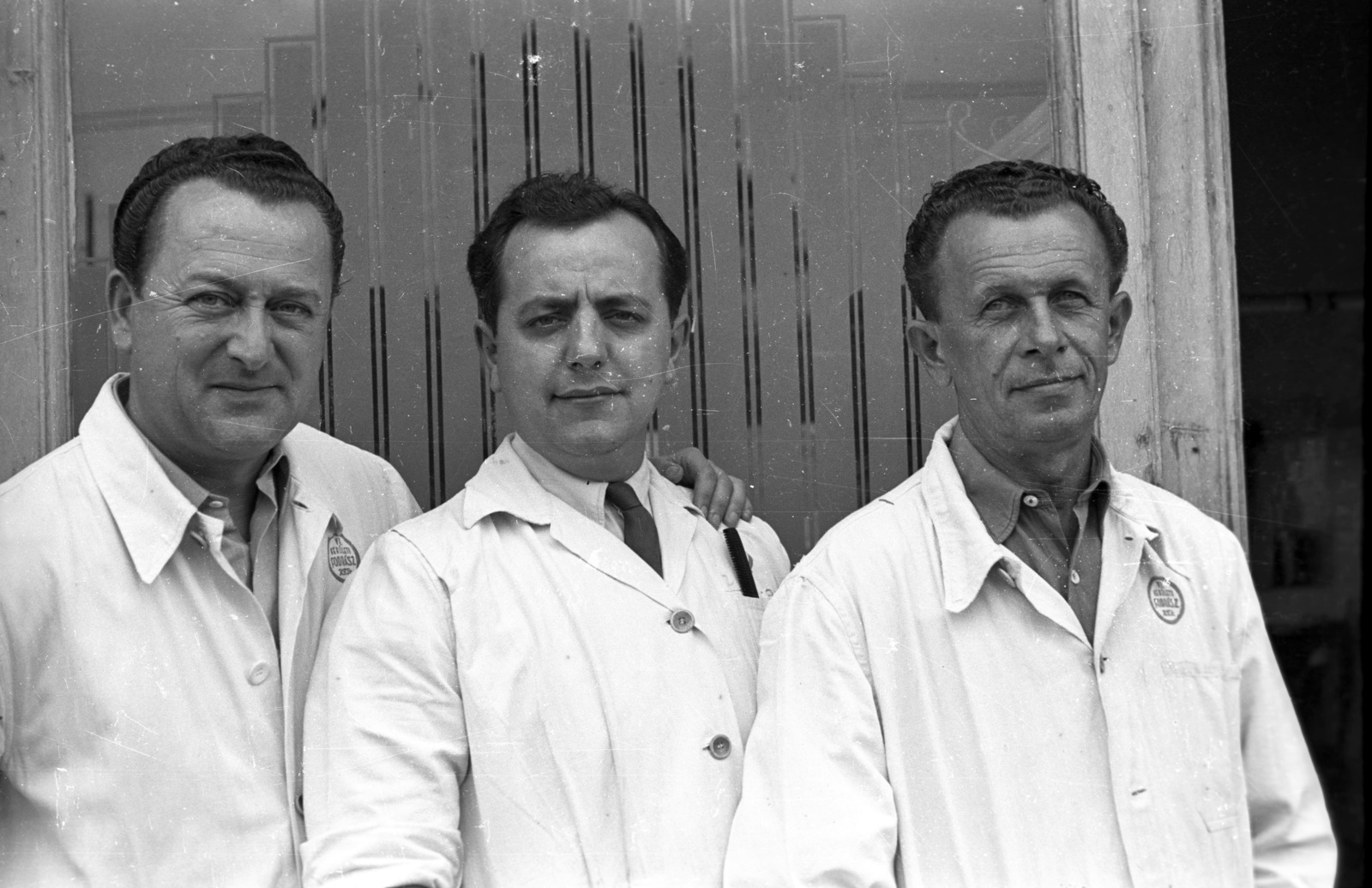 Magyarország, Budapest VI., 1957, FSZEK Budapest Gyűjtemény / Sándor György, Sándor György, Budapest, hárman, fodrász, Fortepan #116930