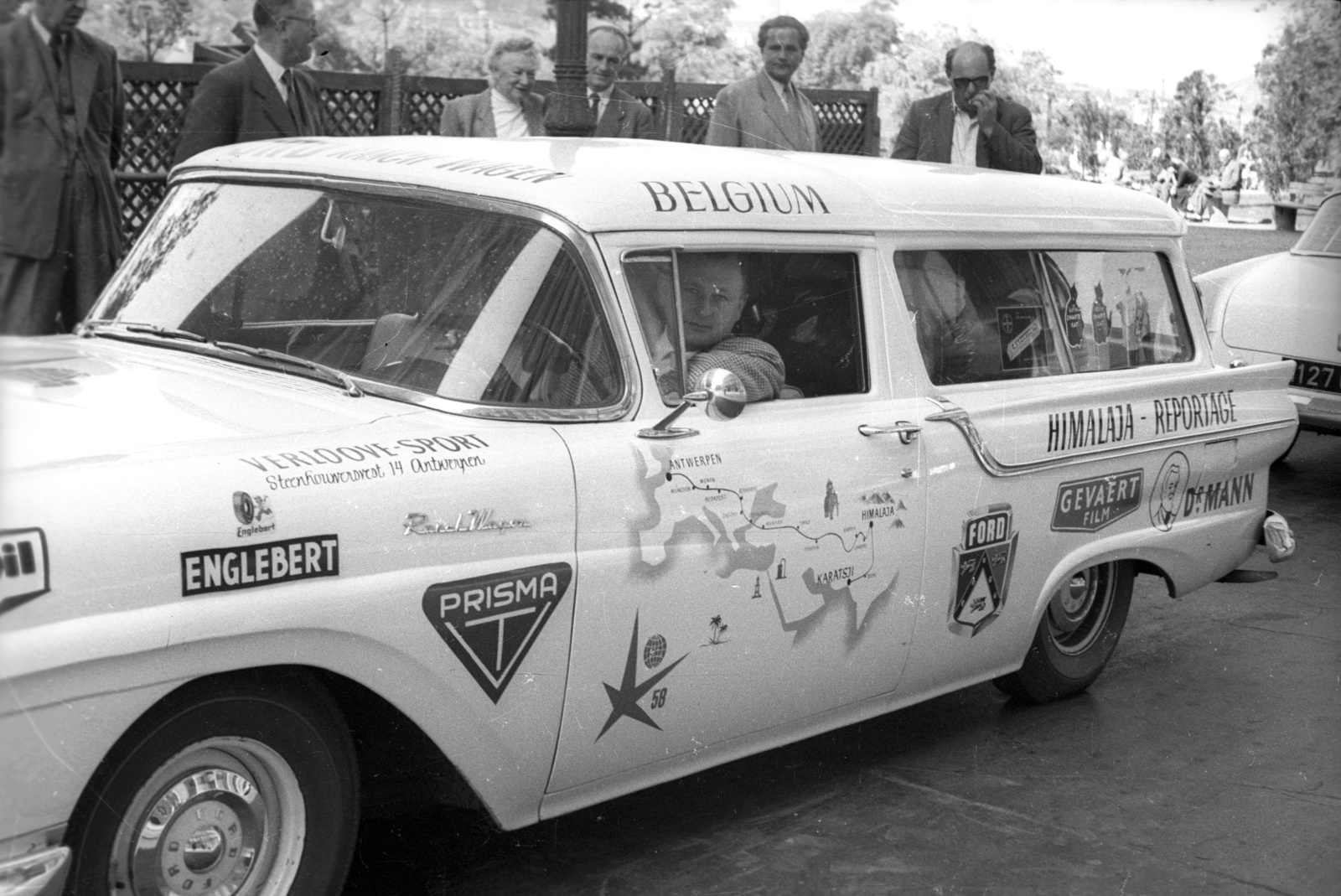 Hungary, Budapest V., Vigadó tér. Louis De Lentdecker és Luc Van Gastel belga újságírók autója, a Himalájához tartva álltak meg a fővárosban., 1957, FSZEK Budapest Gyűjtemény / Sándor György, Sándor György, Ford-brand, Budapest, Fortepan #116933