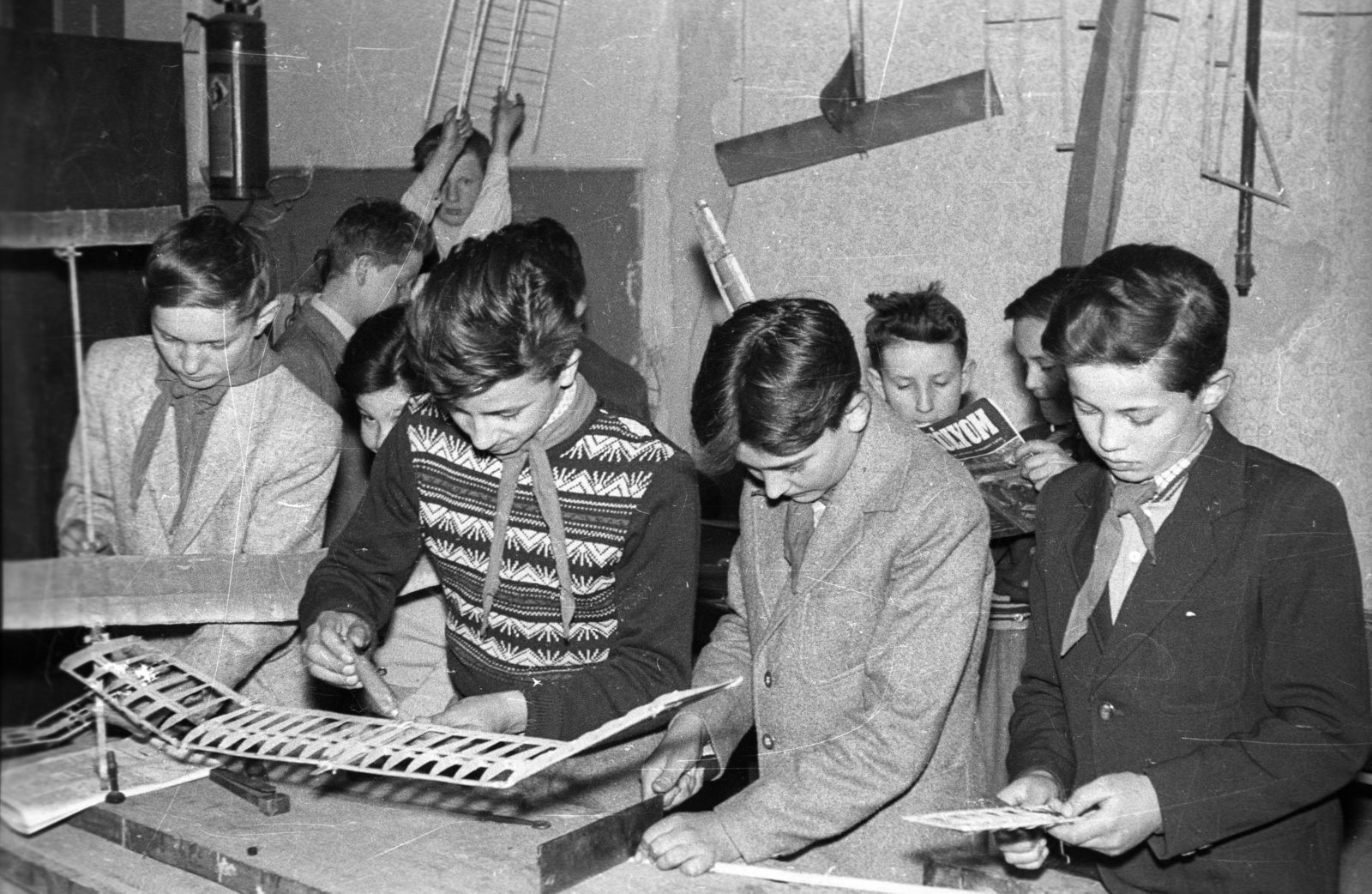 Hungary, 1961, FSZEK Budapest Gyűjtemény / Sándor György, Sándor György, pioneer, model plane, Fortepan #116964