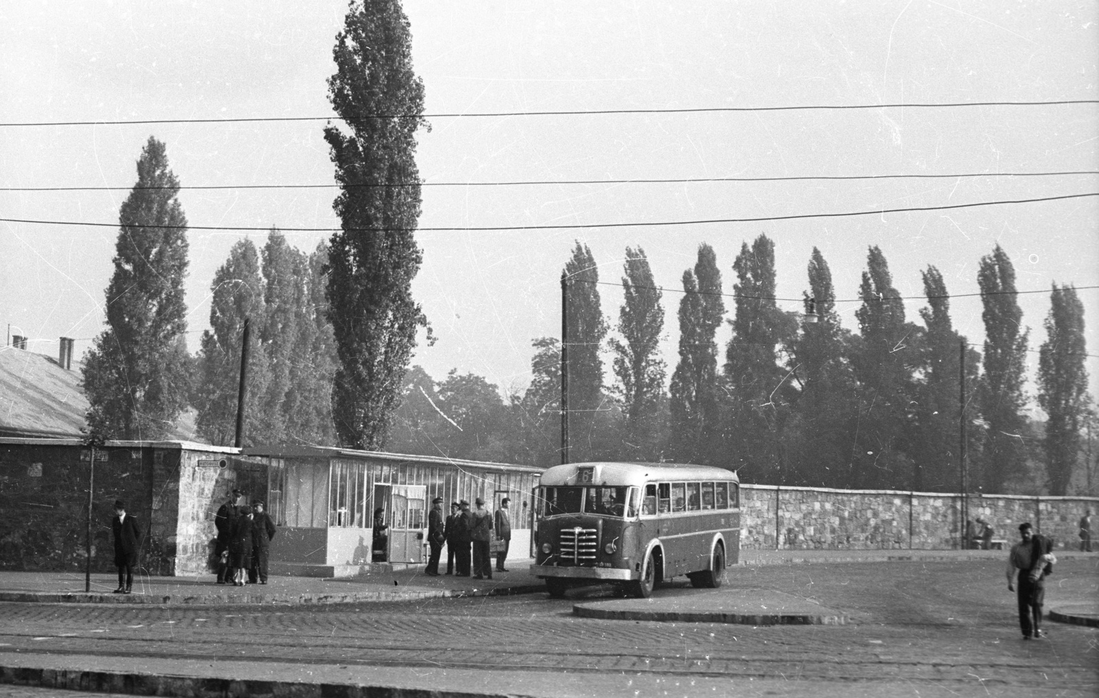 Hungary, Budapest VIII., Nagyvárad tér, buszvégállomás., 1959, FSZEK Budapest Gyűjtemény / Sándor György, Sándor György, bus, MÁVAG-brand, Budapest, Fortepan #117055