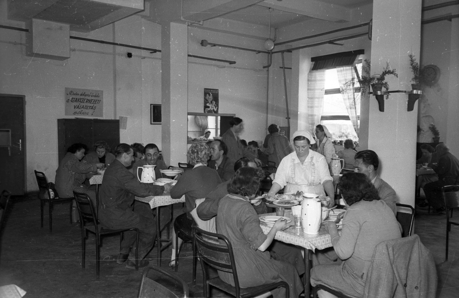 Hungary, Budapest IV., Károlyi István (Táncsics Mihály) utca 10., Duna Cipőgyár, ebédlő., 1959, FSZEK Budapest Gyűjtemény / Sándor György, Sándor György, Budapest, kitchen staff, Fortepan #117073