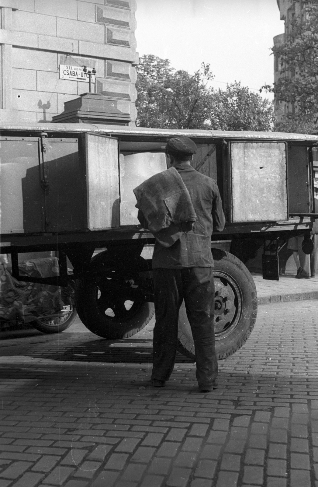 Magyarország, Budapest XII., Csaba utca 3., Krisztina körút sarok., 1957, FSZEK Budapest Gyűjtemény / Sándor György, Sándor György, Budapest, jégszállító jármű, Fortepan #117084