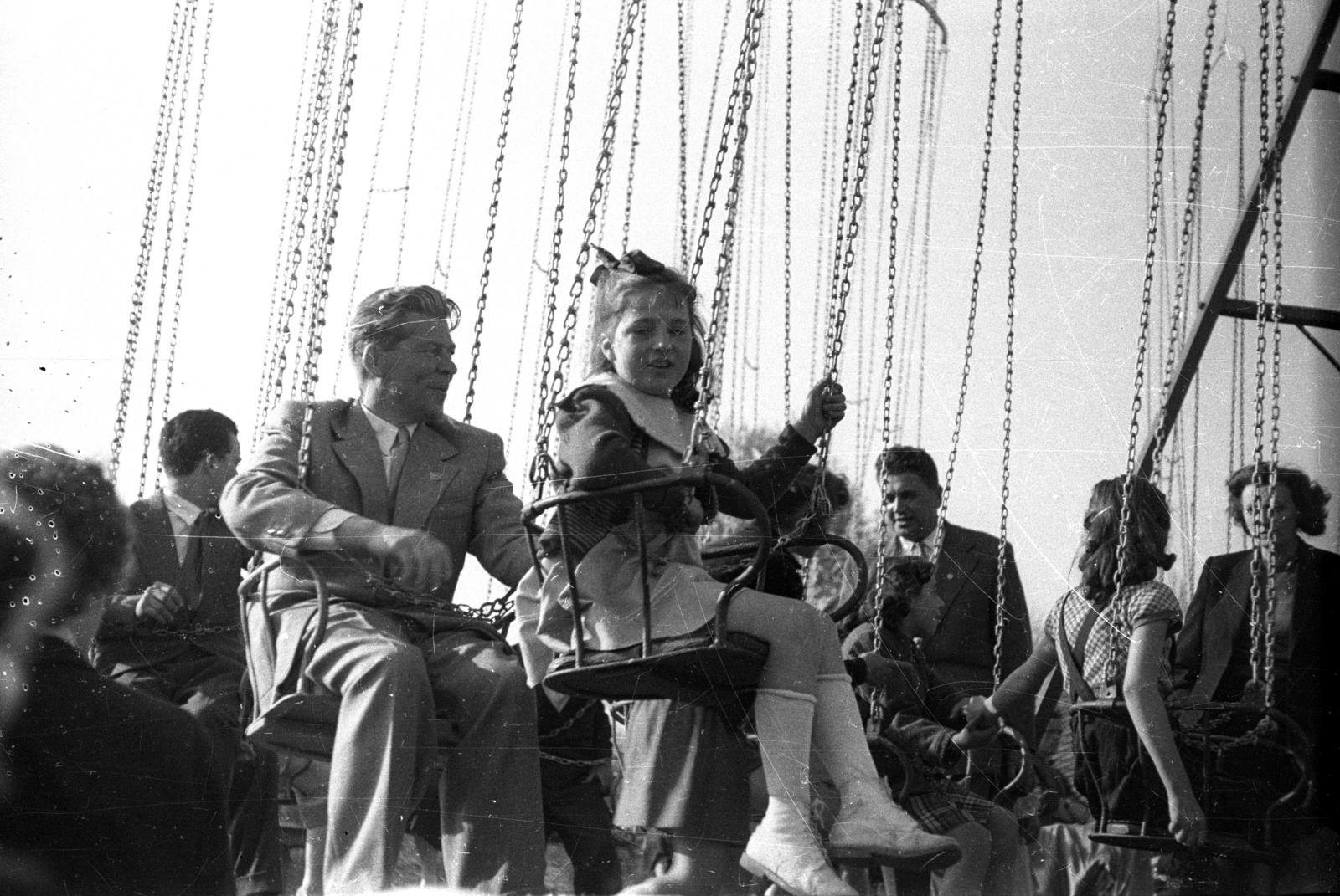 Hungary, People's Park, Budapest X., majális, az előtérben Marosán György., 1958, FSZEK Budapest Gyűjtemény / Sándor György, Sándor György, carousel, fun-fair, Budapest, Fortepan #117115