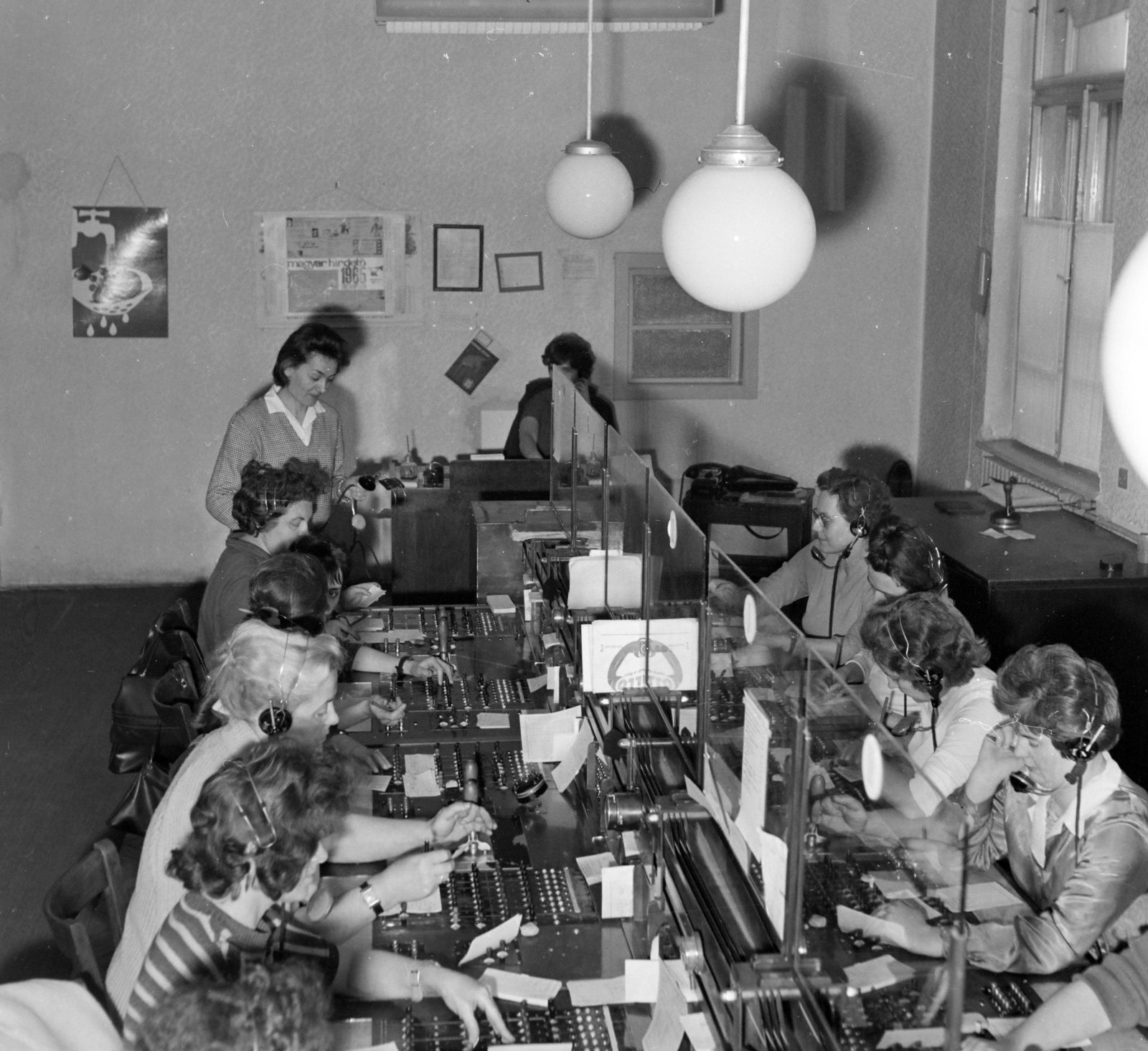 Hungary, 1965, FSZEK Budapest Gyűjtemény / Sándor György, Sándor György, telephone exchange, ceiling lamp, Fortepan #117213