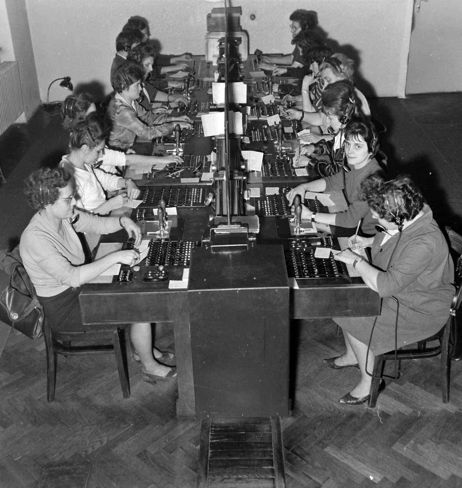 Hungary, 1965, FSZEK Budapest Gyűjtemény / Sándor György, Sándor György, parquet floor, telephone exchange, Fortepan #117214