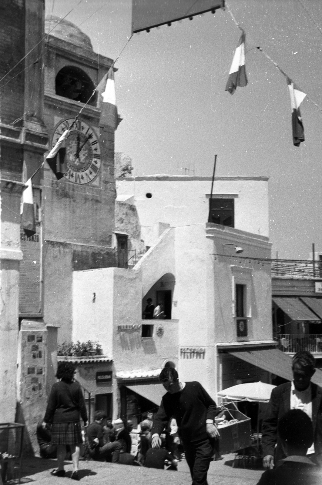 Italy, Capri, Piazza Umberto I (Piazzetta) a via l'Abate sarkán lévő lépcsőről nézve., 1965, Aradi Péter, Szenczi Mária, Fortepan #117260