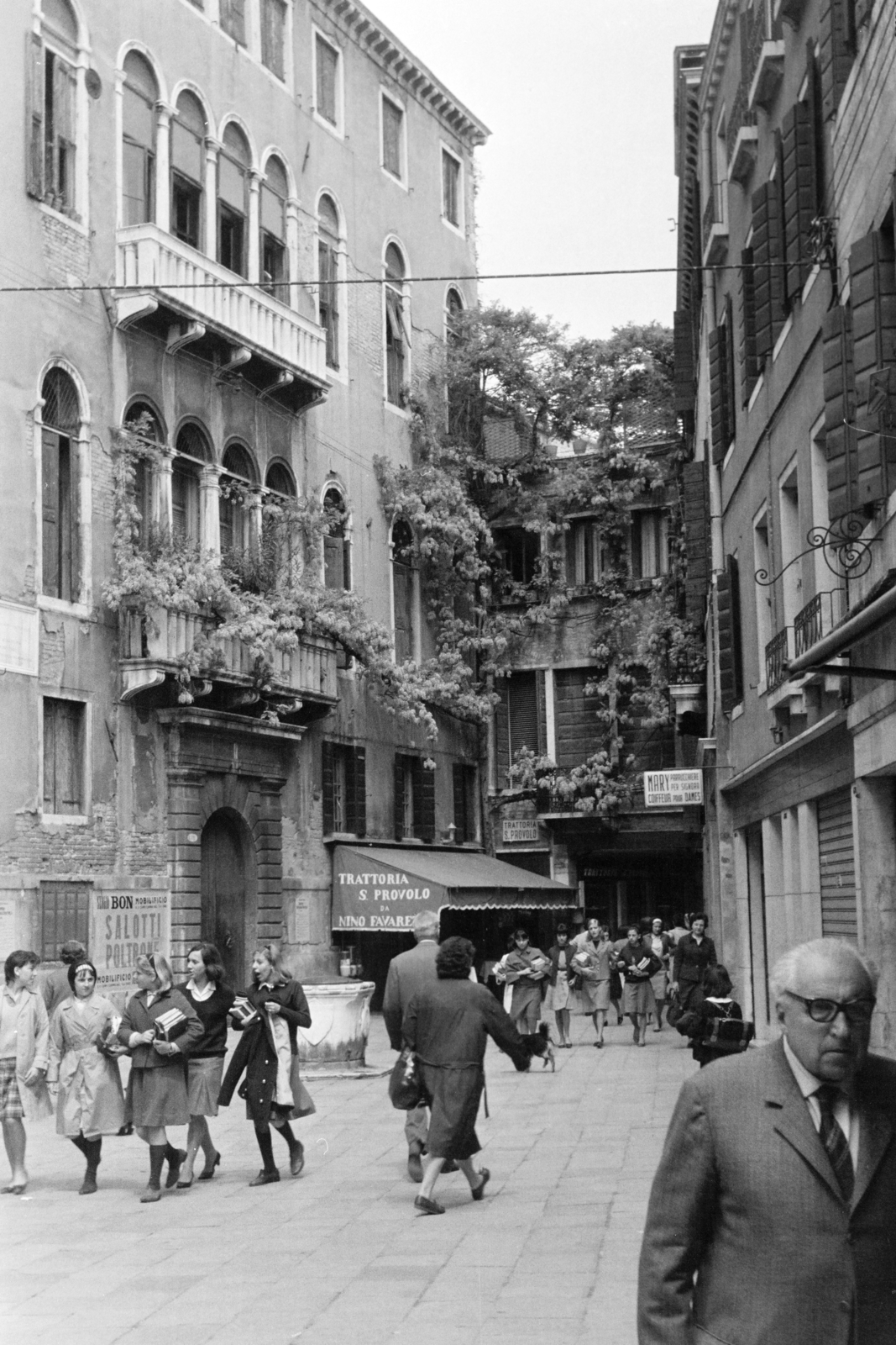 Italy, Venice, Campo San Provolo., 1965, Aradi Péter, Szenczi Mária, Fortepan #117299