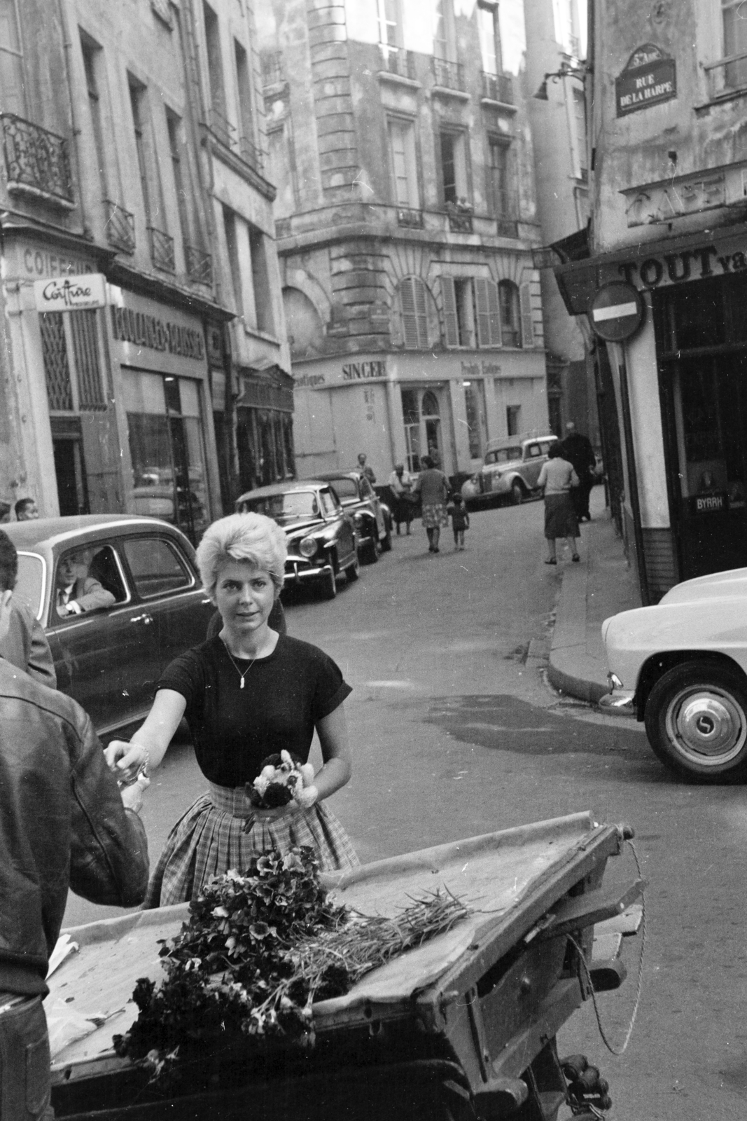 France, Paris, Rue de la Harpe a Rue Saint-Séverin felé nézve., 1959, Aradi Péter, Szenczi Mária, Fortepan #117326