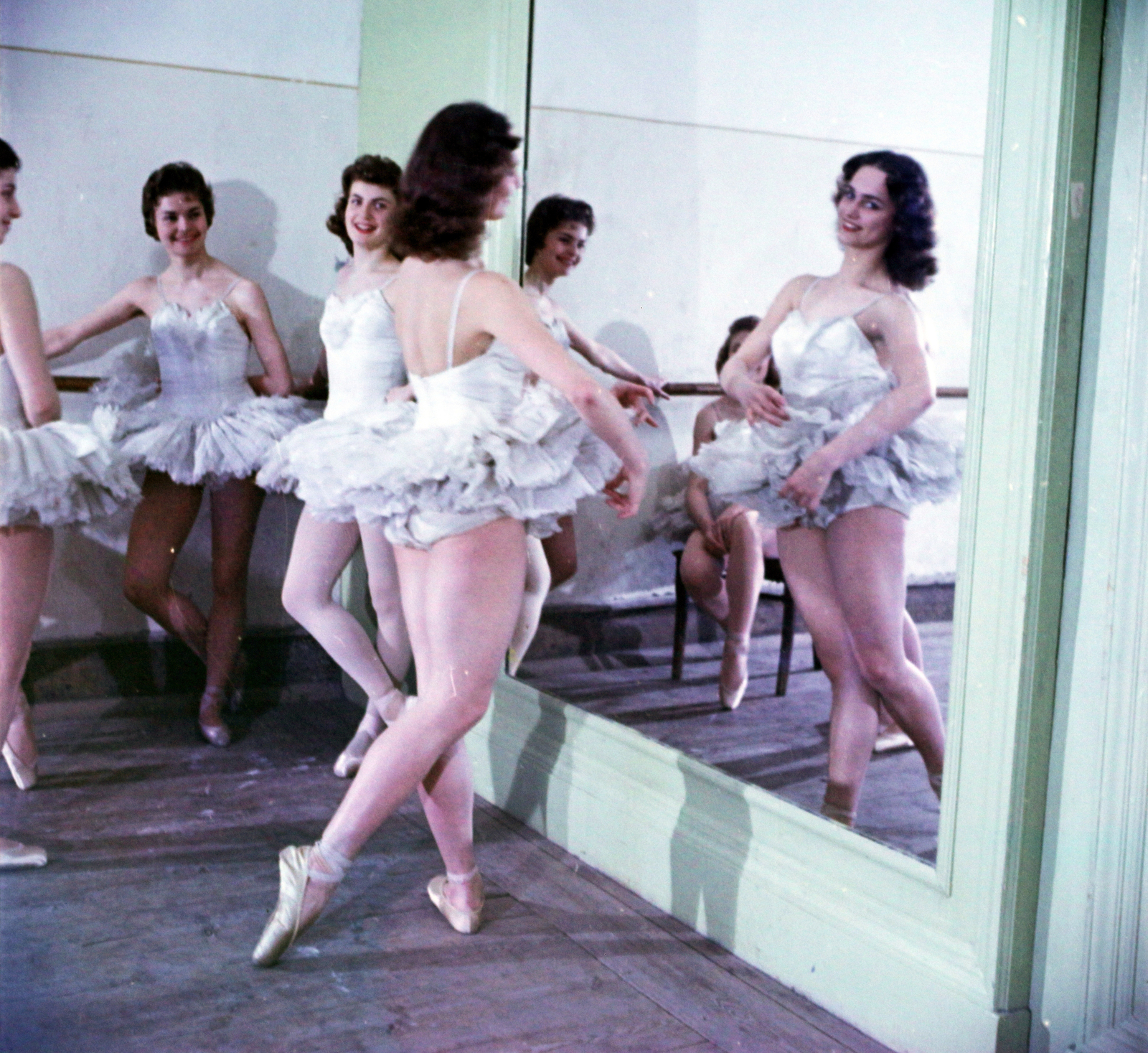 1955, Aradi Péter, Szenczi Mária, colorful, photo aspect ratio: square, reflection, ballerina, Fortepan #117360