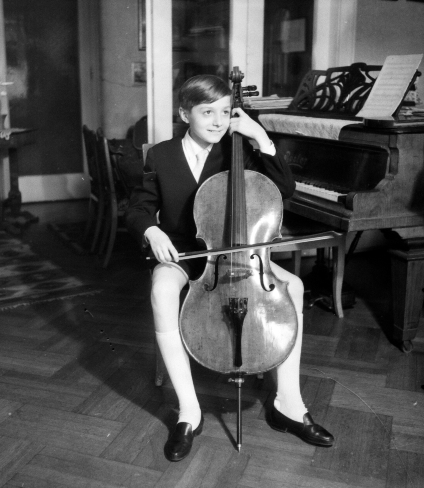Hungary, az ifjú Perényi Miklós gordonkaművész., 1960, Aradi Péter, Szenczi Mária, musical instrument, piano, boy, Fortepan #117369