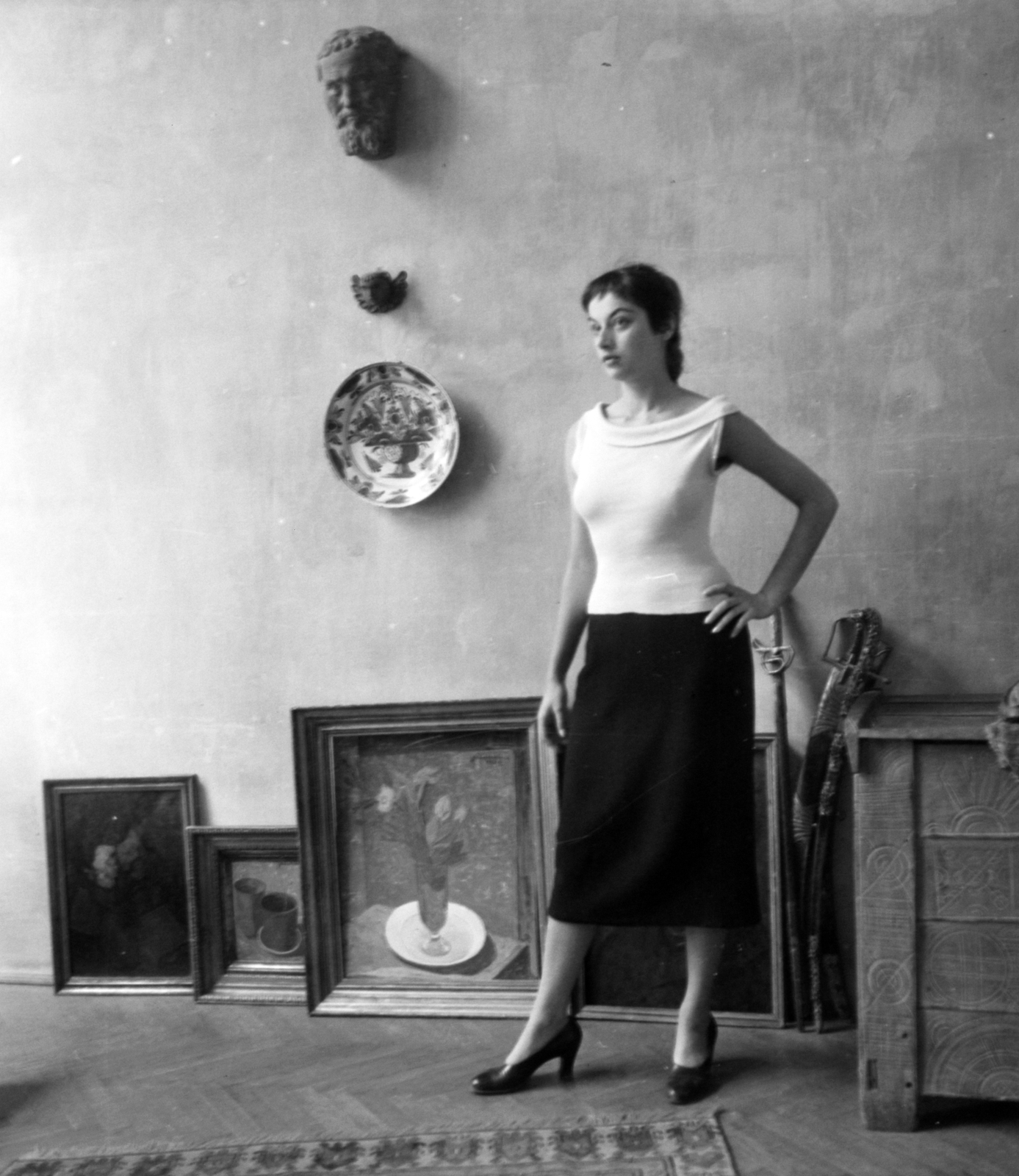 Hungary, Budapest VIII., a felvétel a Százados úti Művésztelepen, Gábor Móric festőművész műtermében készült., 1958, Aradi Péter, Szenczi Mária, Budapest, studio, scale model, posture, Fortepan #117376