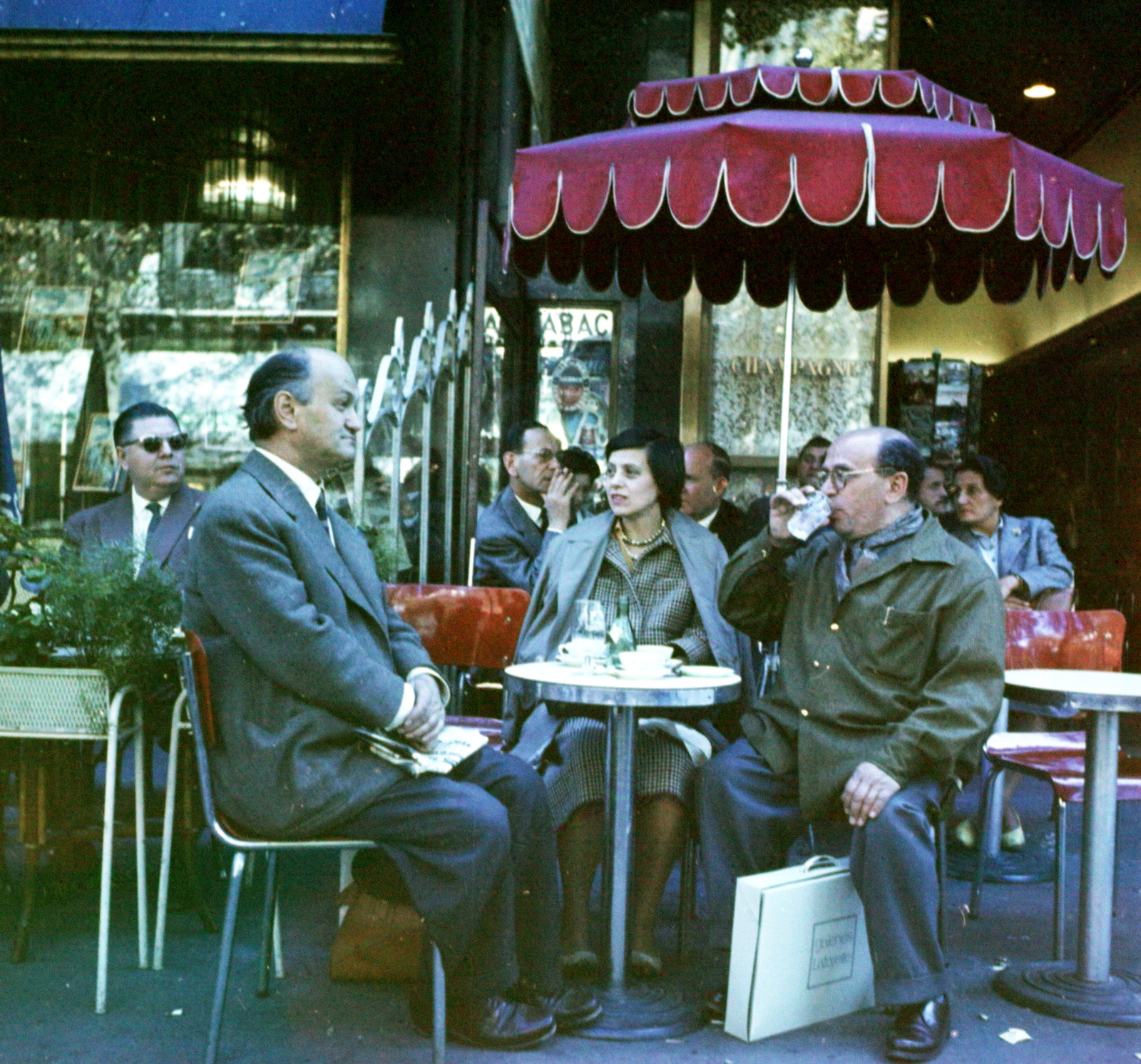 France, Paris, balra Ruzicskay György festőművész., 1959, Aradi Péter, Szenczi Mária, colorful, Fortepan #117459