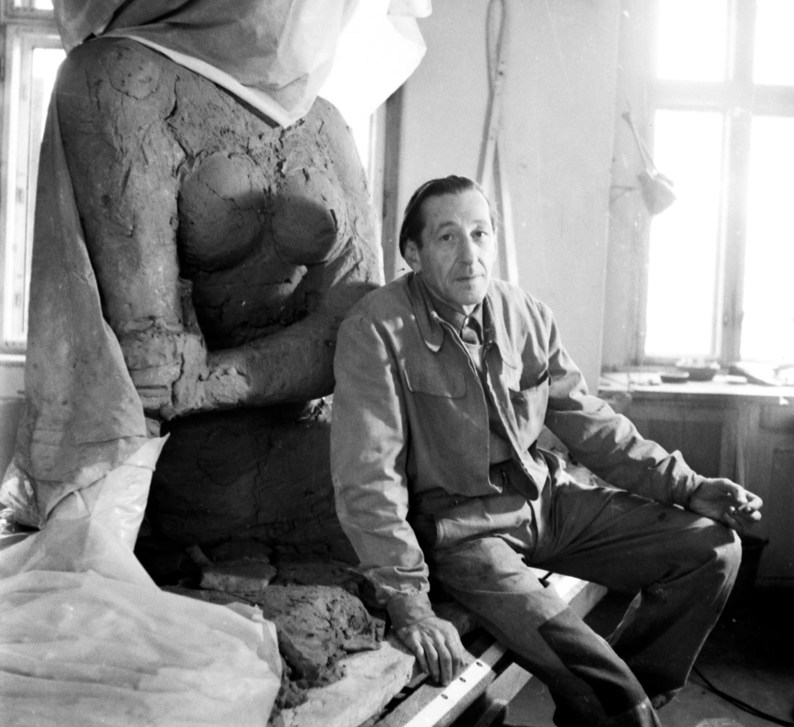 Magyarország, Vilt Tibor szobrászművész műtermében., 1956, Aradi Péter, Szenczi Mária, műterem, Fortepan #117506