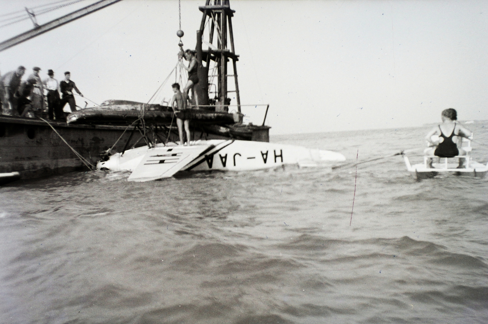 Hungary,Lake Balaton, Siófok, lezuhant Junkers A50ci Junior repülőgép., 1934, Korbuly, airplane, Junkers-brand, wreck, ship crane, catamaran, registration mark, dredge, Fortepan #117612