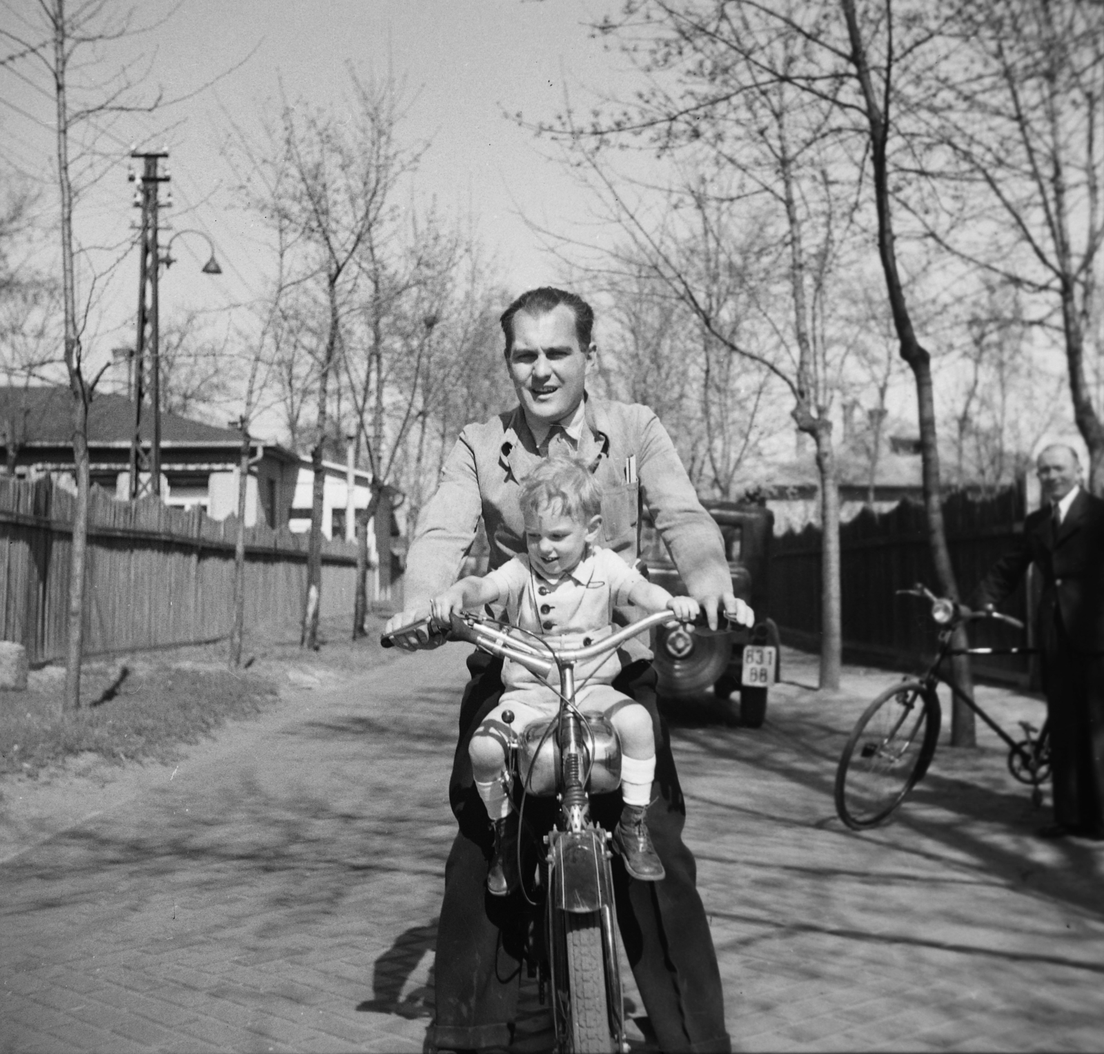 Hungary, Budapest XXI., Korbuly László, a Weiss Manfréd Művek repülőgépgyárának igazgatója, 1939, Korbuly, motorcycle, Weiss Manfréd-brand, Budapest, Fortepan #117618