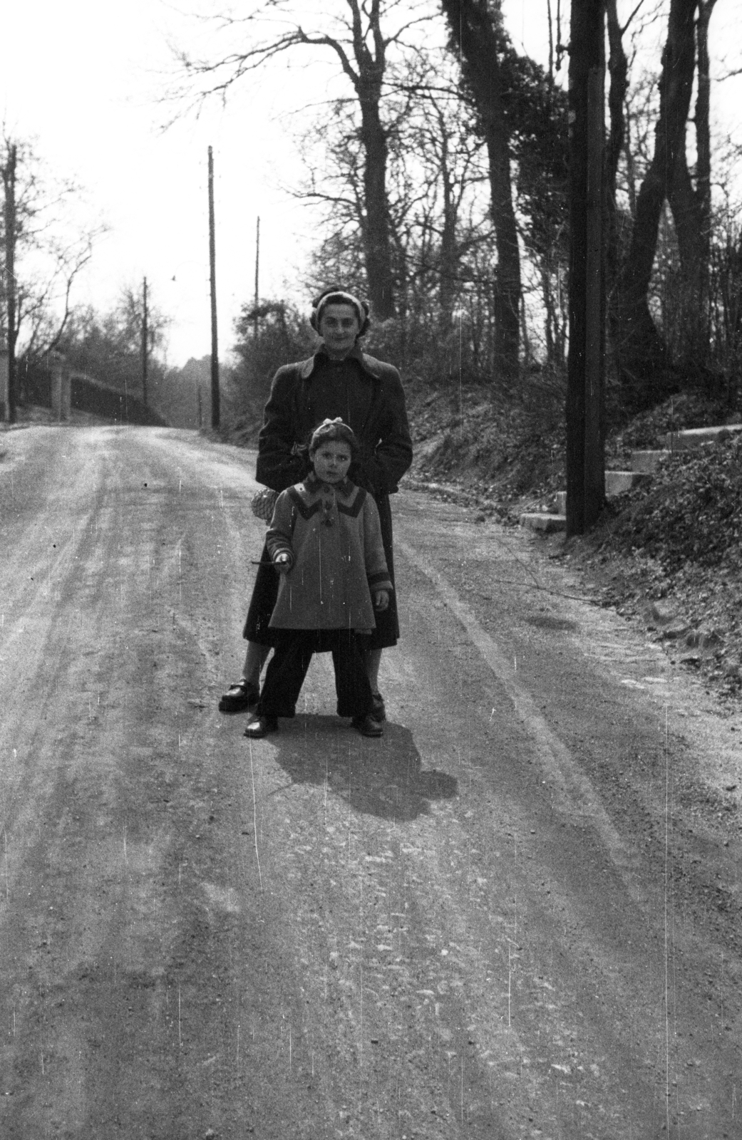 1950, Dán Zsuzsanna, girl, mother, slope, spreading, Fortepan #117650