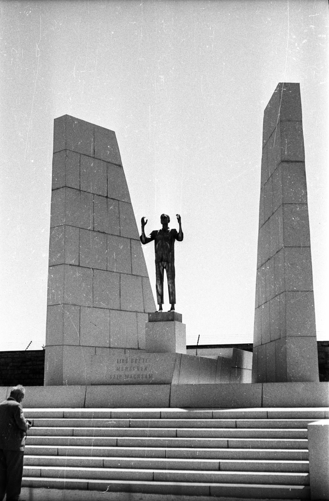 Austria, Mauthausen, a csehszlovák áldozatok emlékműve az egykori koncentrációs tábor helyén., 1965, Dán Zsuzsanna, Fortepan #117674