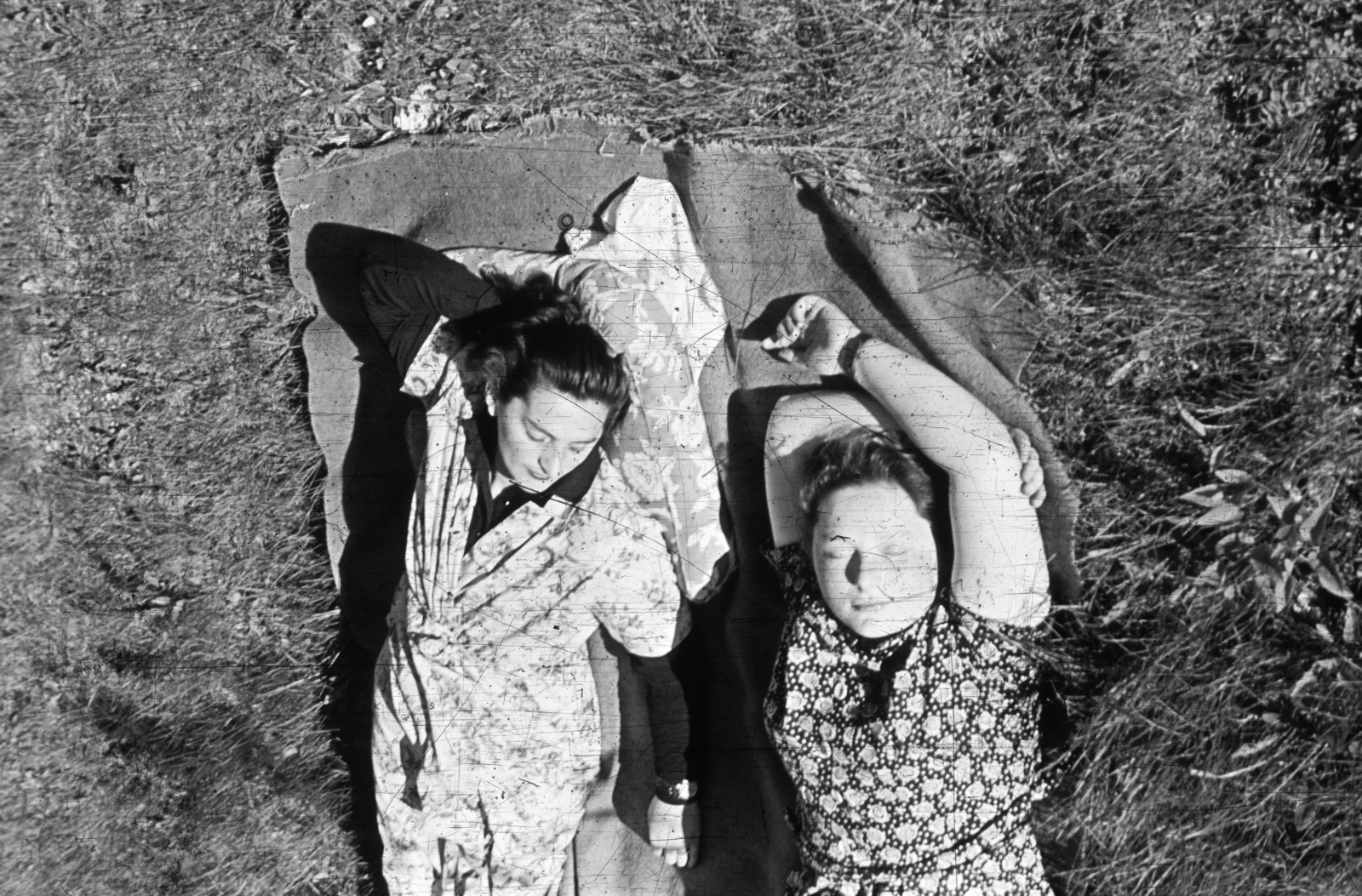 1952, Dán Zsuzsanna, women, sunbathe, summer dresses, Fortepan #117712