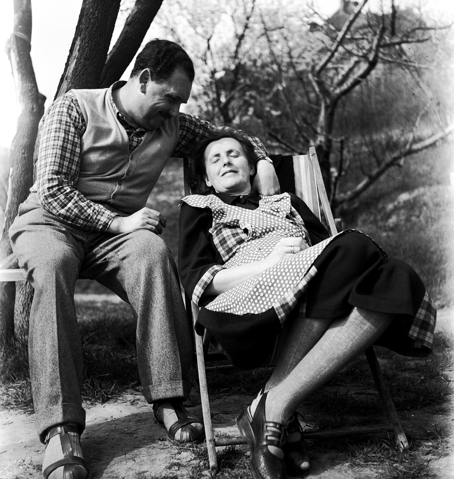 1950, Glázer Attila, smile, man and woman, deck chair, Fortepan #117828