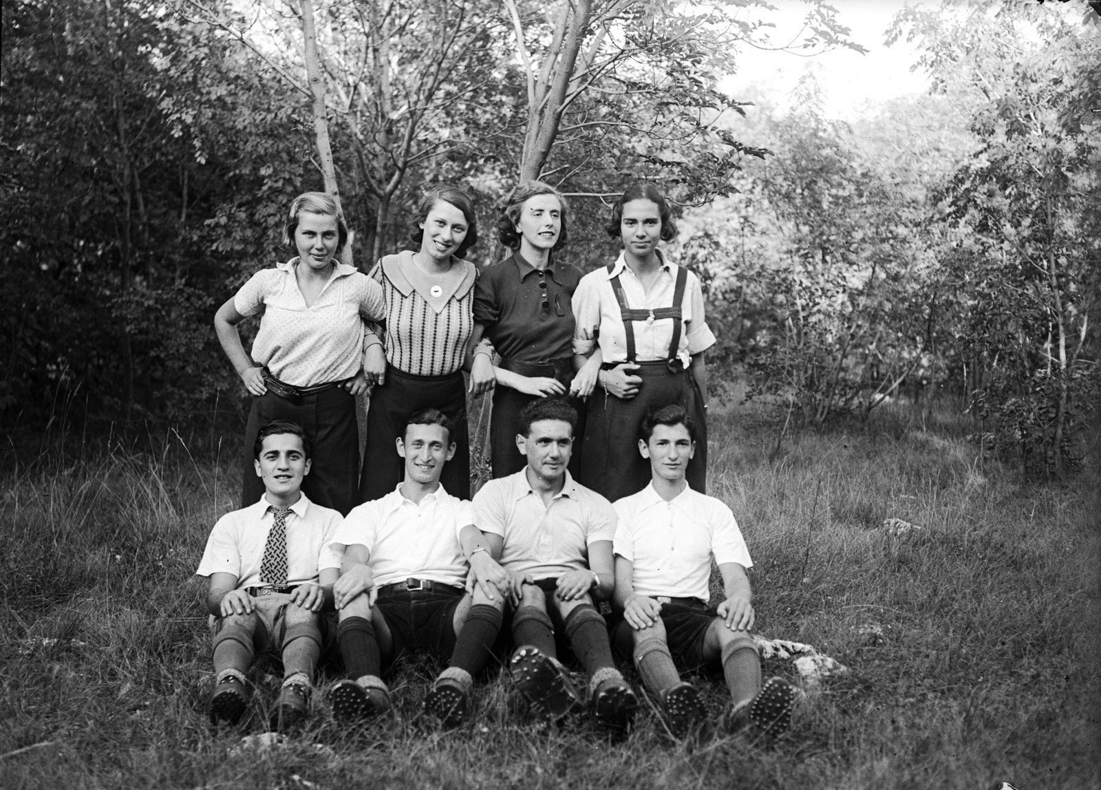 1936, Glázer Attila, excursion, sitting with hands on knees, hold upper arms, Fortepan #117882