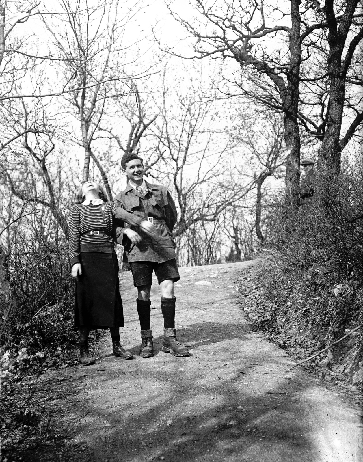 1942, Glázer Attila, ösvény, rövidnadrág, vidámság, Fortepan #117908