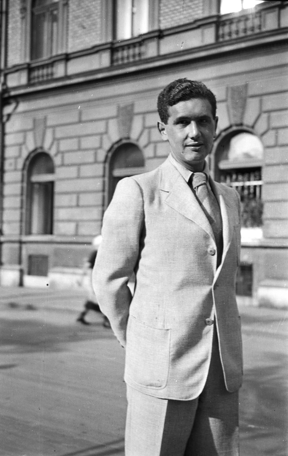 Hungary, Budapest VIII., Gyulai Pál utca 1., 1940, Glázer Attila, Budapest, hands behind the back, Fortepan #117913