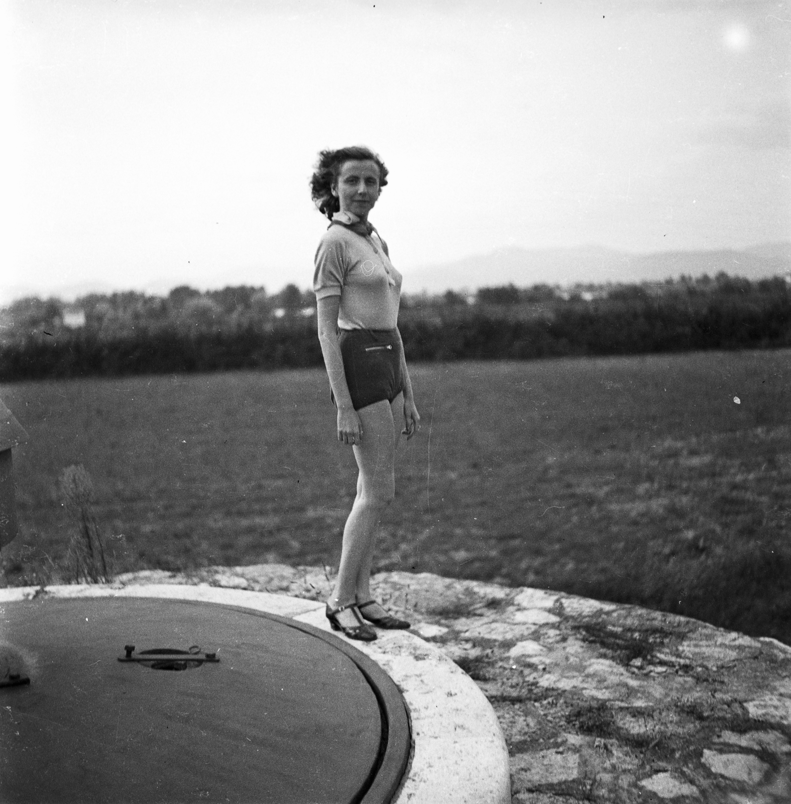 Hungary, Szigetmonostor, 1949, Glázer Attila, shorts, lady, blouse, Fortepan #117939