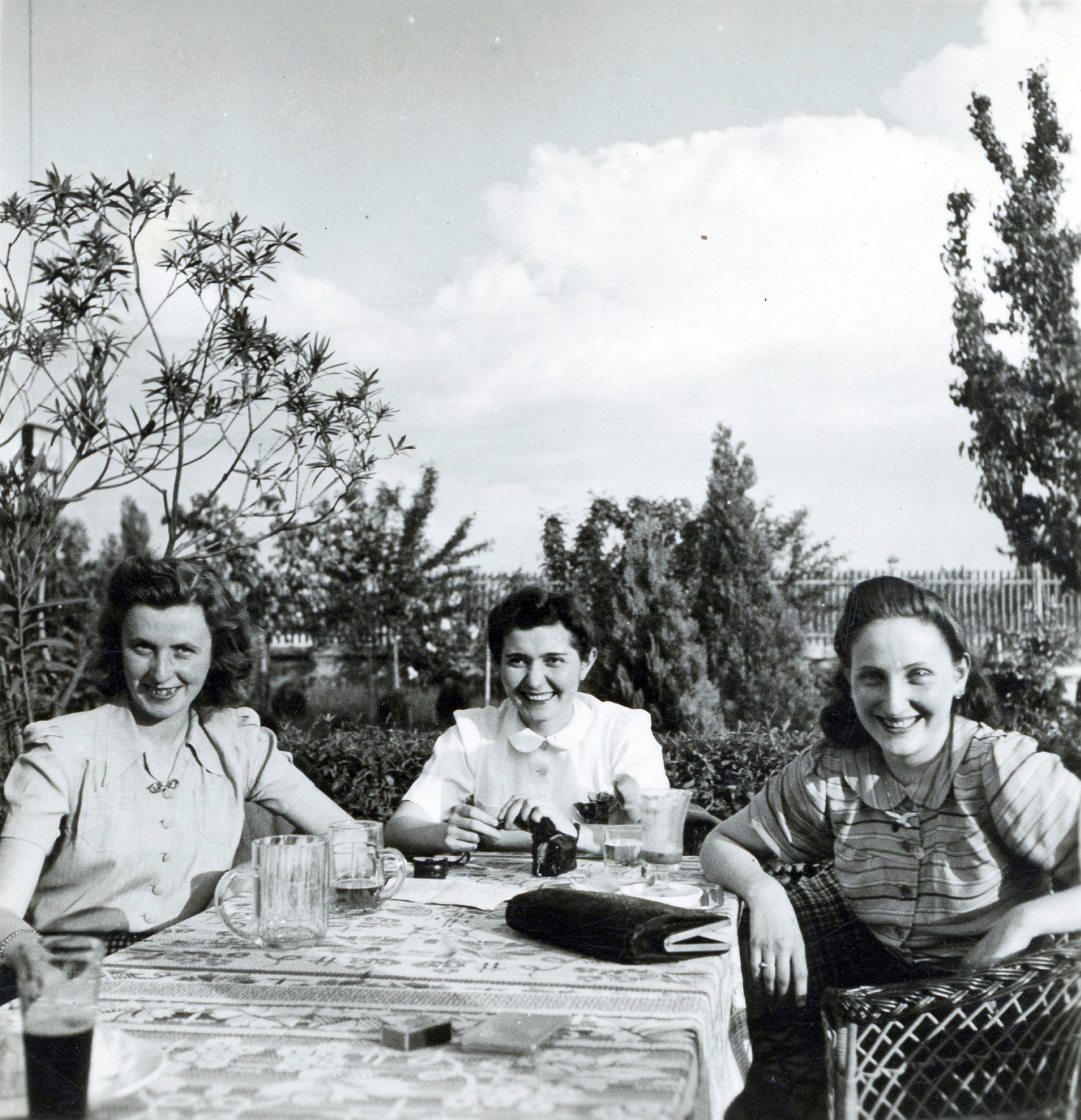 1947, Glázer Attila, table, smile, lady, outdoor chair, beer mug, Fortepan #118023