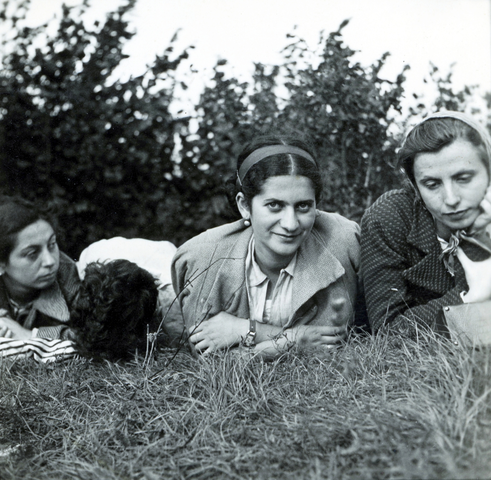 1950, Glázer Attila, smile, lady, hair clip, wrist watch, earring, grass, lying on stomach, Fortepan #118028