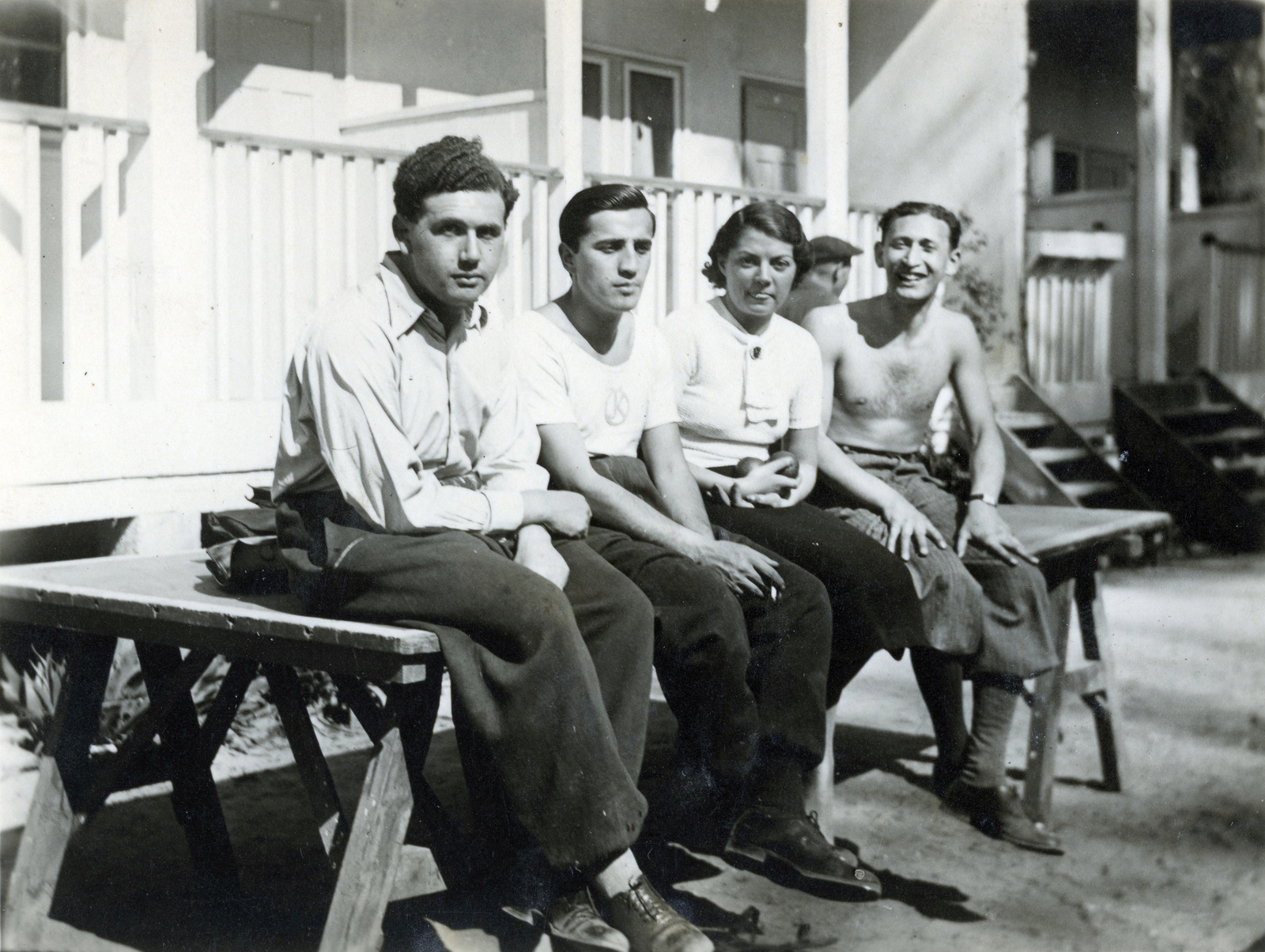 1936, Glázer Attila, asztalon ülni, Fortepan #118029