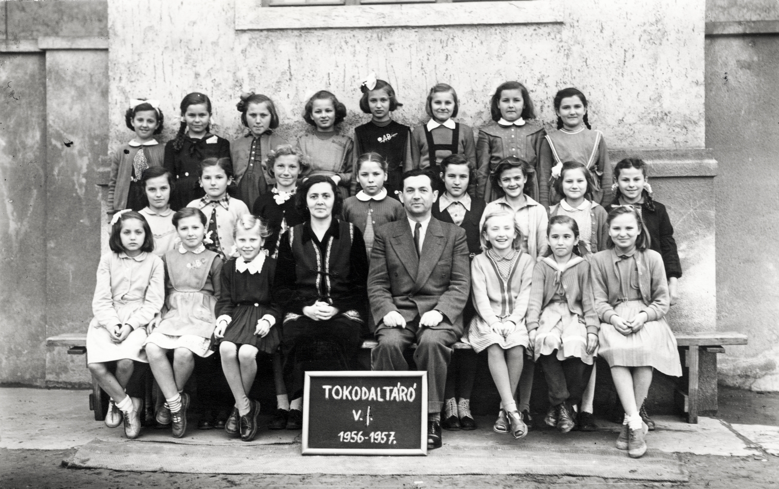 Hungary, Tokodaltáró, Általános Iskola, csoportkép egy ötödikes osztályról., 1957, Kőrössy Szabolcs, girls' class, Fortepan #118104